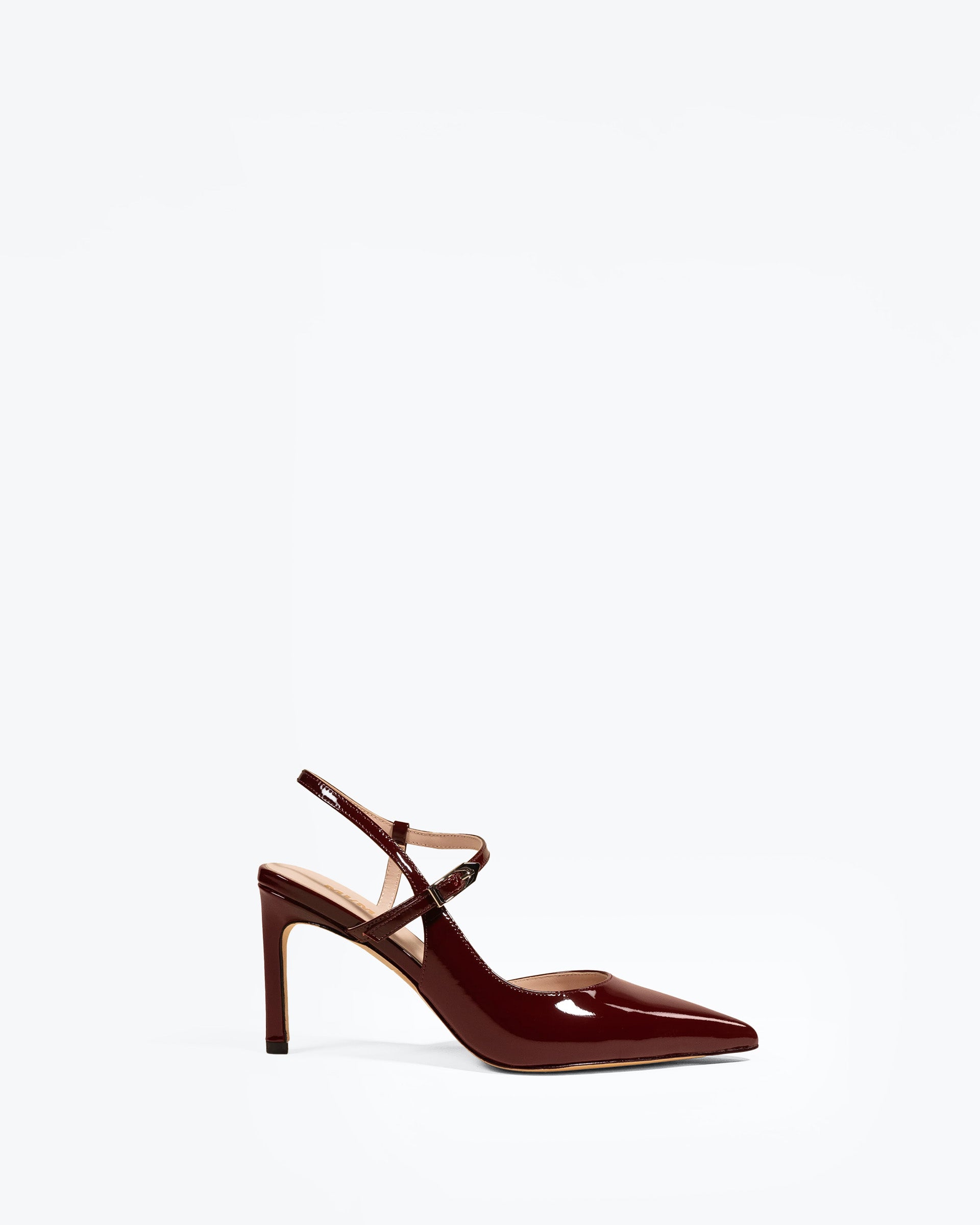 Escarpin sling back à bout pointu et bride en cuir verni bordeaux Emy Burgundy Patent
