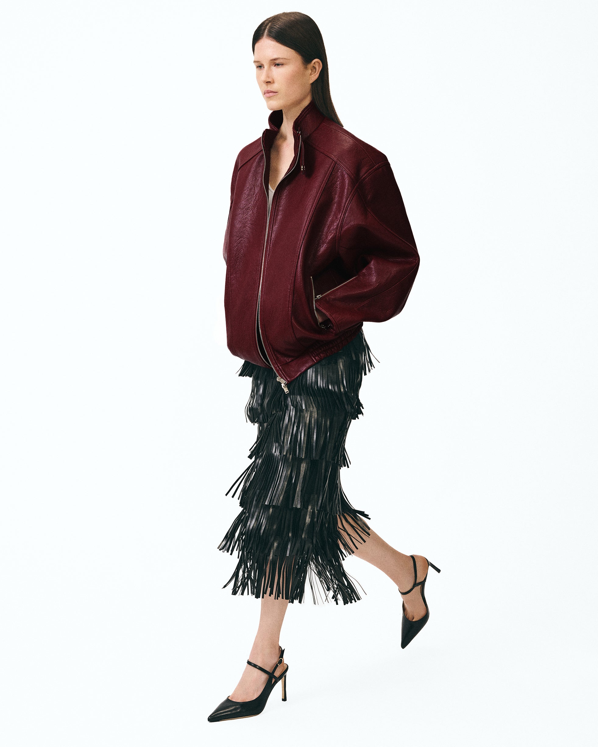 Escarpins à bout pointu, talon aiguille et bride en cuir noir cassé Emy Black