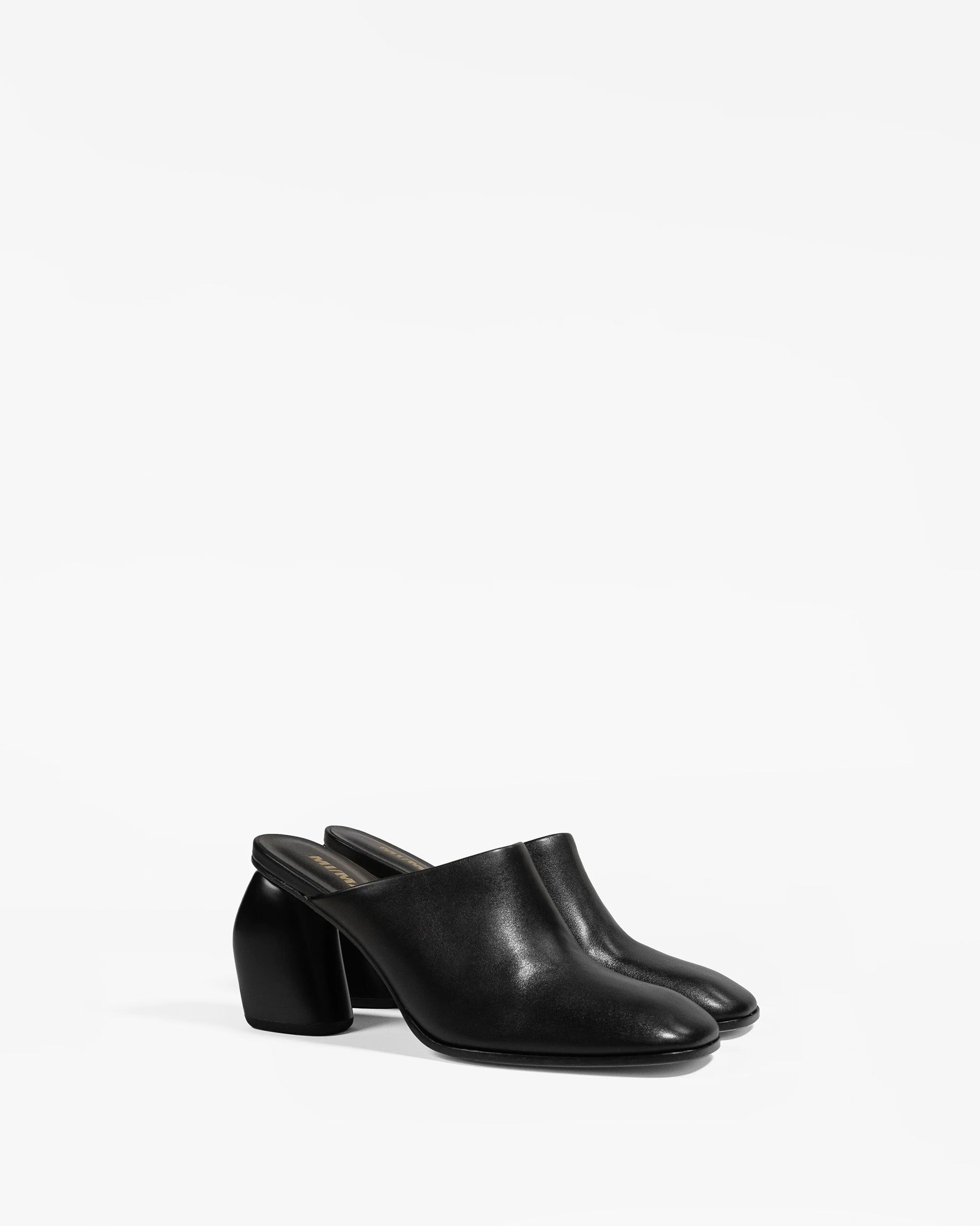 Mule sabot à talon haut en cuir noir Junya Black