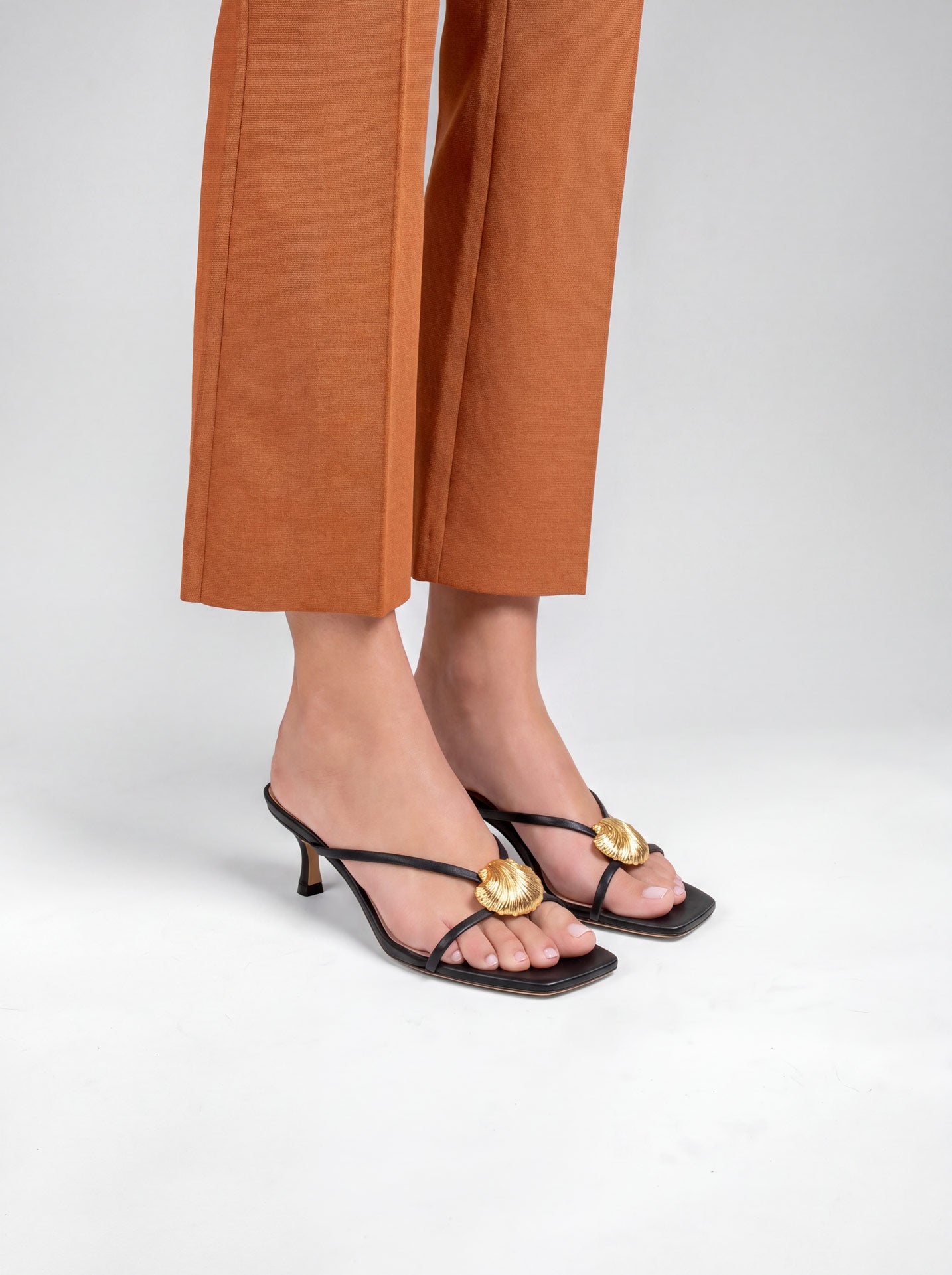 Mules à brides en cuir doré et accessoires interchangeables Lagos Black