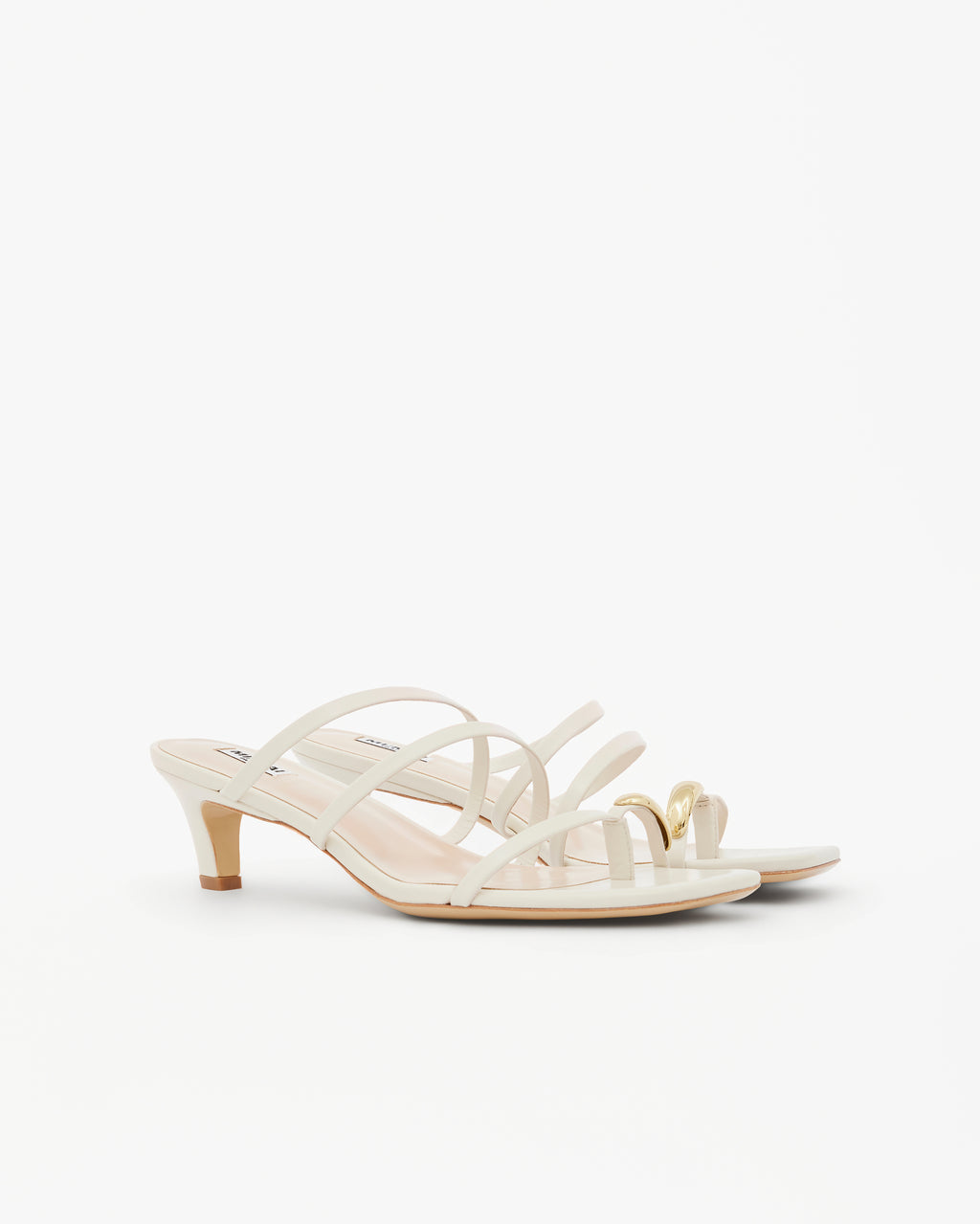 Mule en cuir blanc à talon bas à fines brides et bague d'orteil en métal doré Lima White