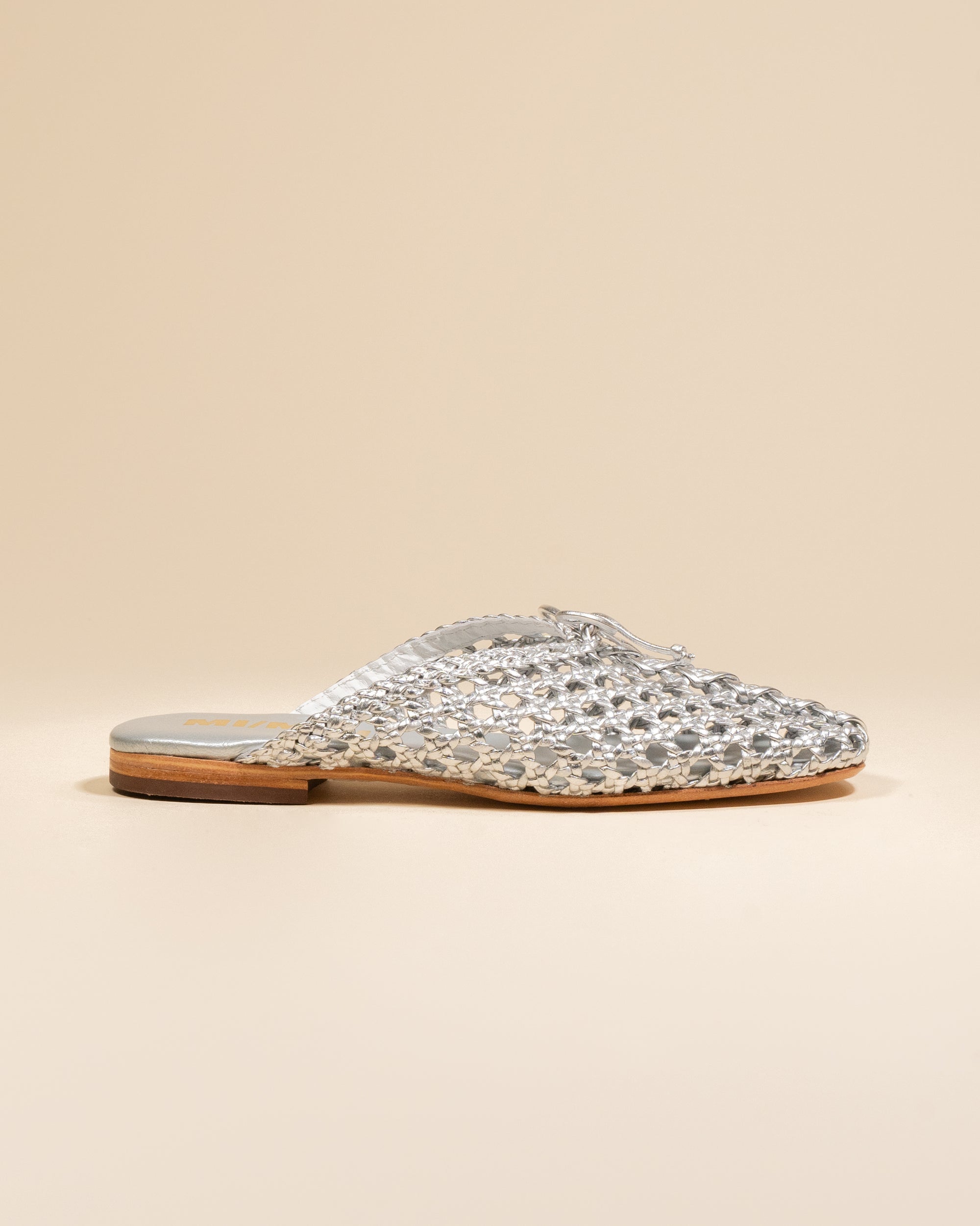 Mules plates en cuir tressé doré Lucian Silver