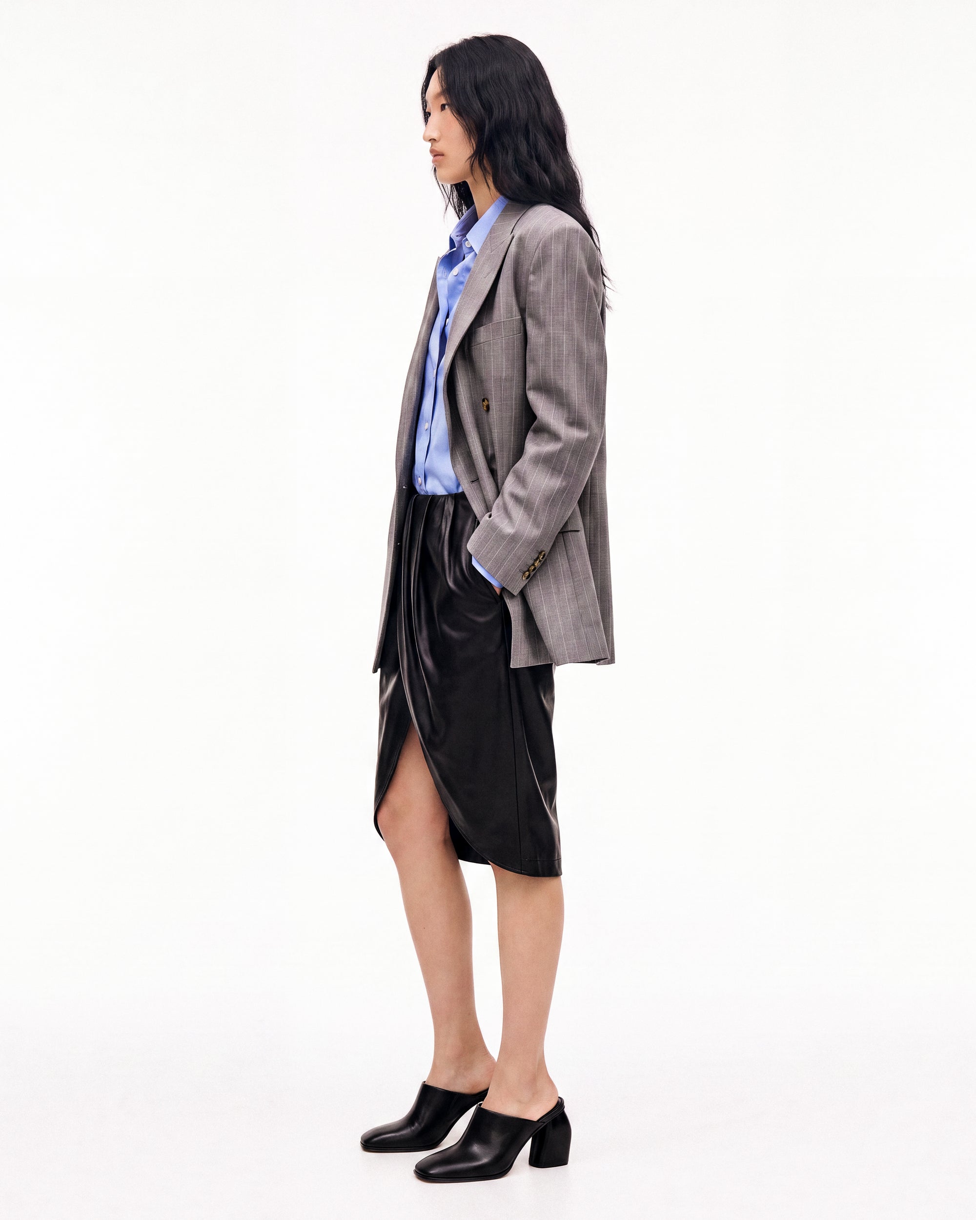 Mule sabot à talon haut en cuir noir Junya Black