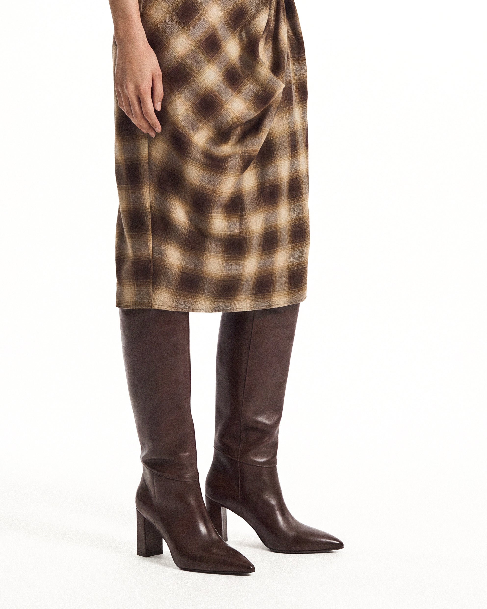 BOTTES EN CUIR CHOCOLAT A TALON LARGE TRACEY CHOCOLATE CALF