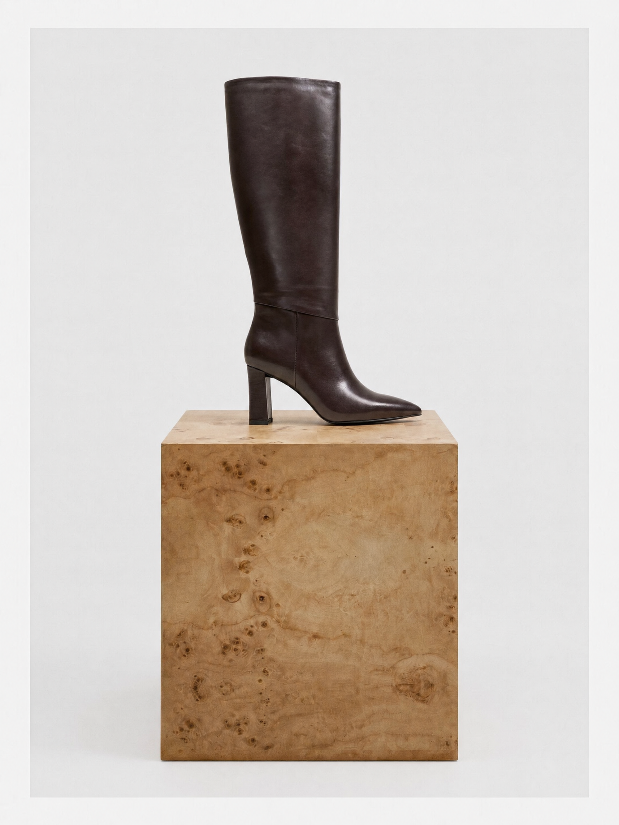 BOTTES EN CUIR CHOCOLAT A TALON LARGE TRACEY CHOCOLATE CALF