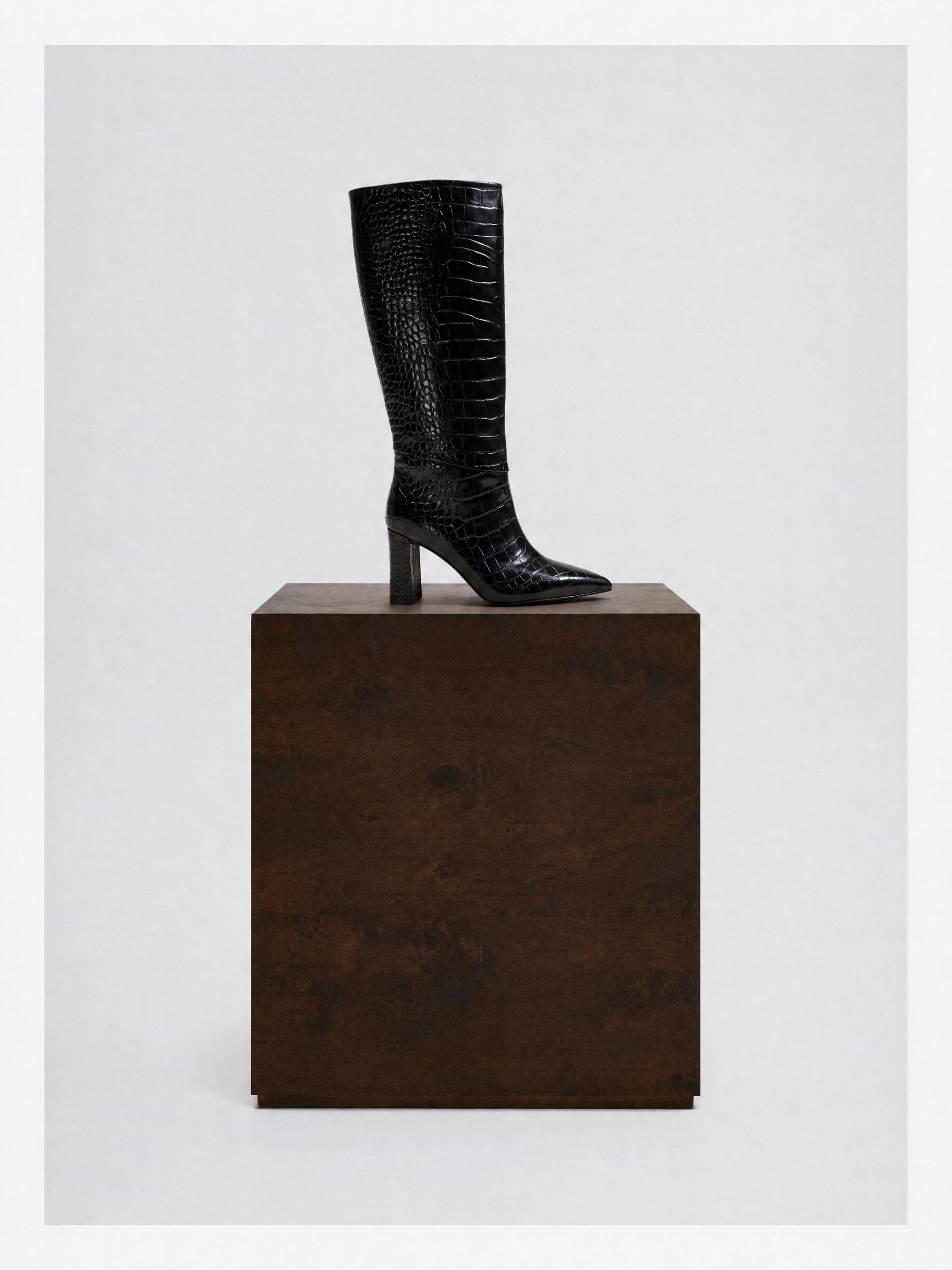 BOTTES NOIRES FACON CROCODILE A HAUT TALON BLOC WASSILY BLACK CROC