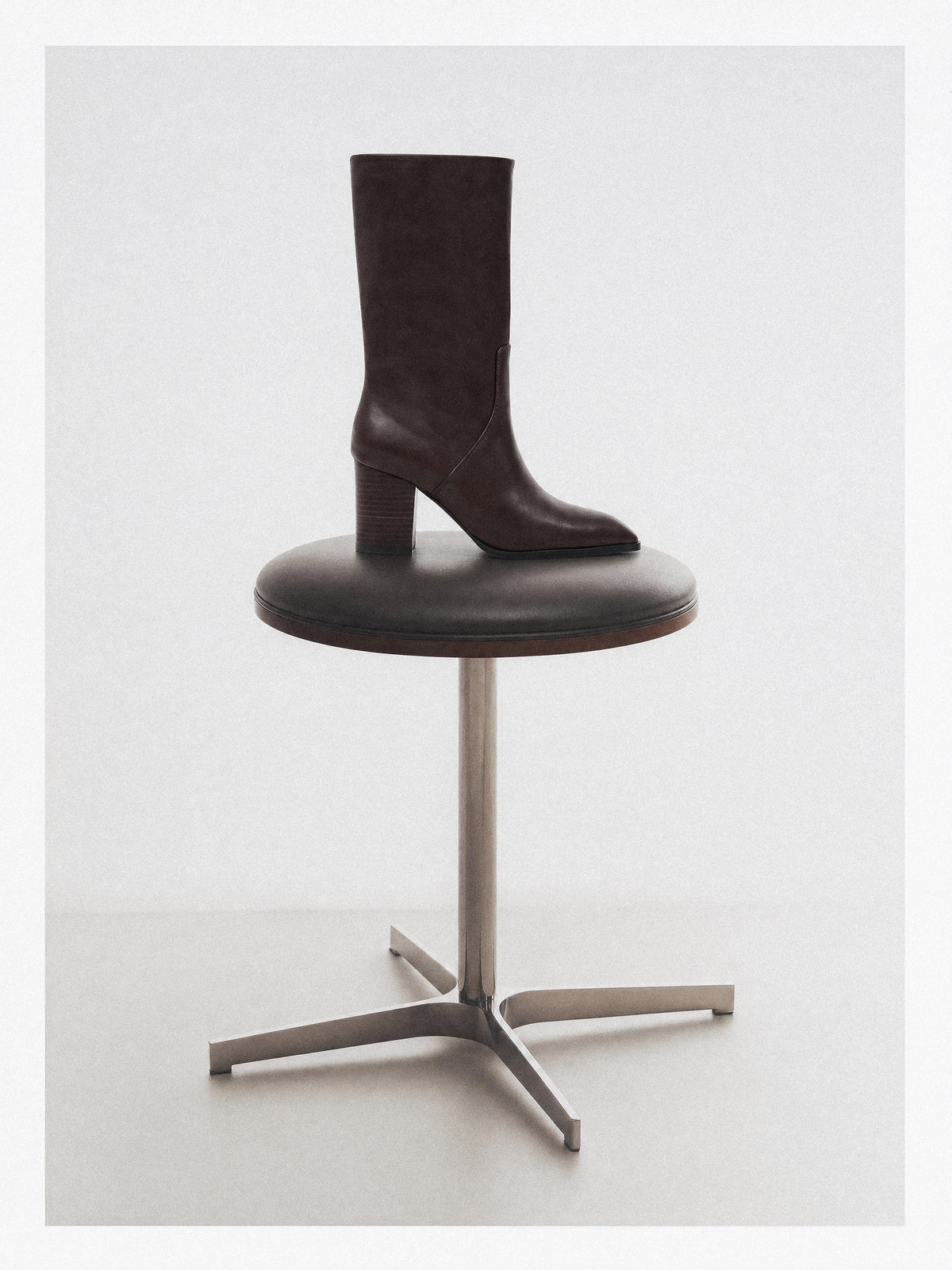 Bottes courtes en cuir chocolat à talon bloc Borge Chocolate