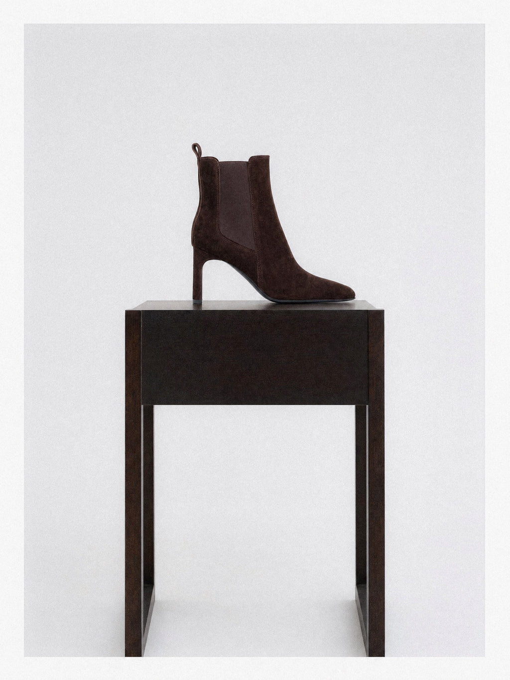 Chelsea boots en daim chocolat et à talon haut Friso Chocolate Suede
