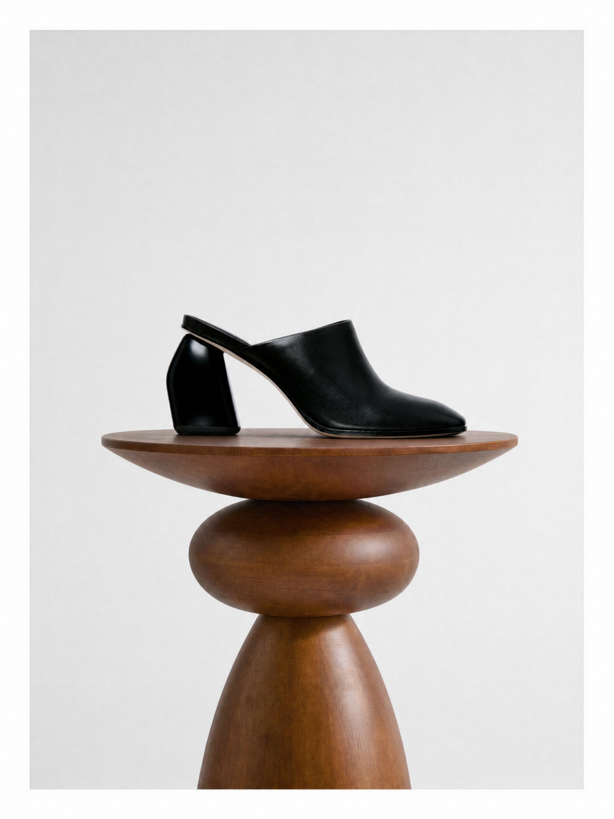 Mule sabot à talon haut en cuir noir Junya Black