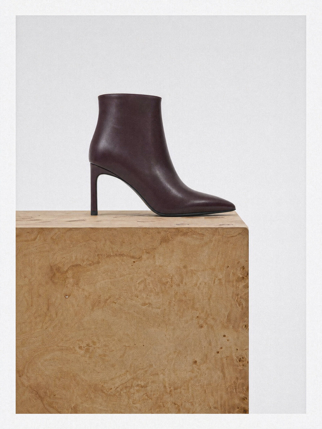 Bottines en cuir bordeaux à talon et bout pointu Noura Burgundy Calf