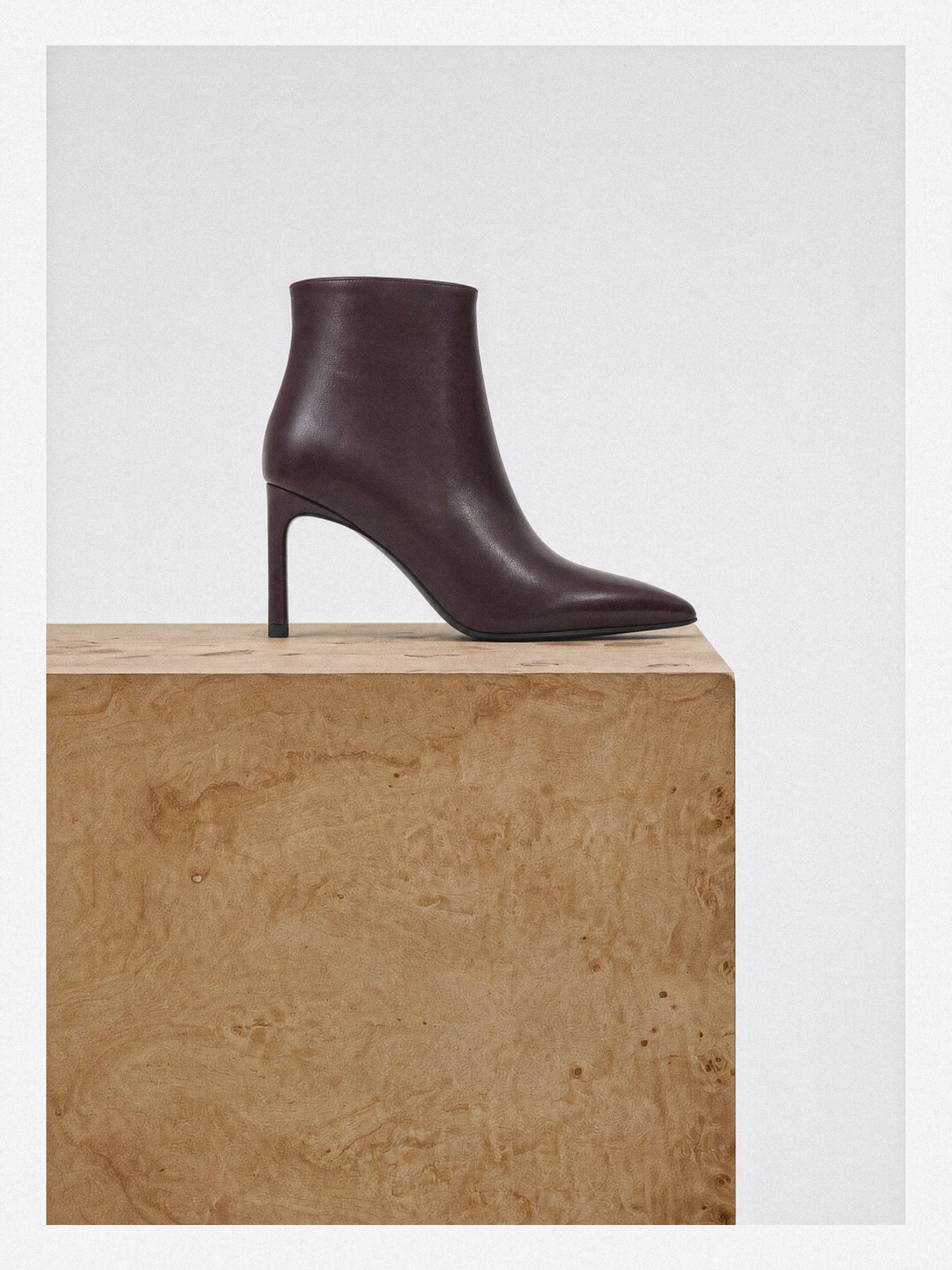 Bottines en cuir bordeaux à talon et bout pointu Noura Burgundy Calf