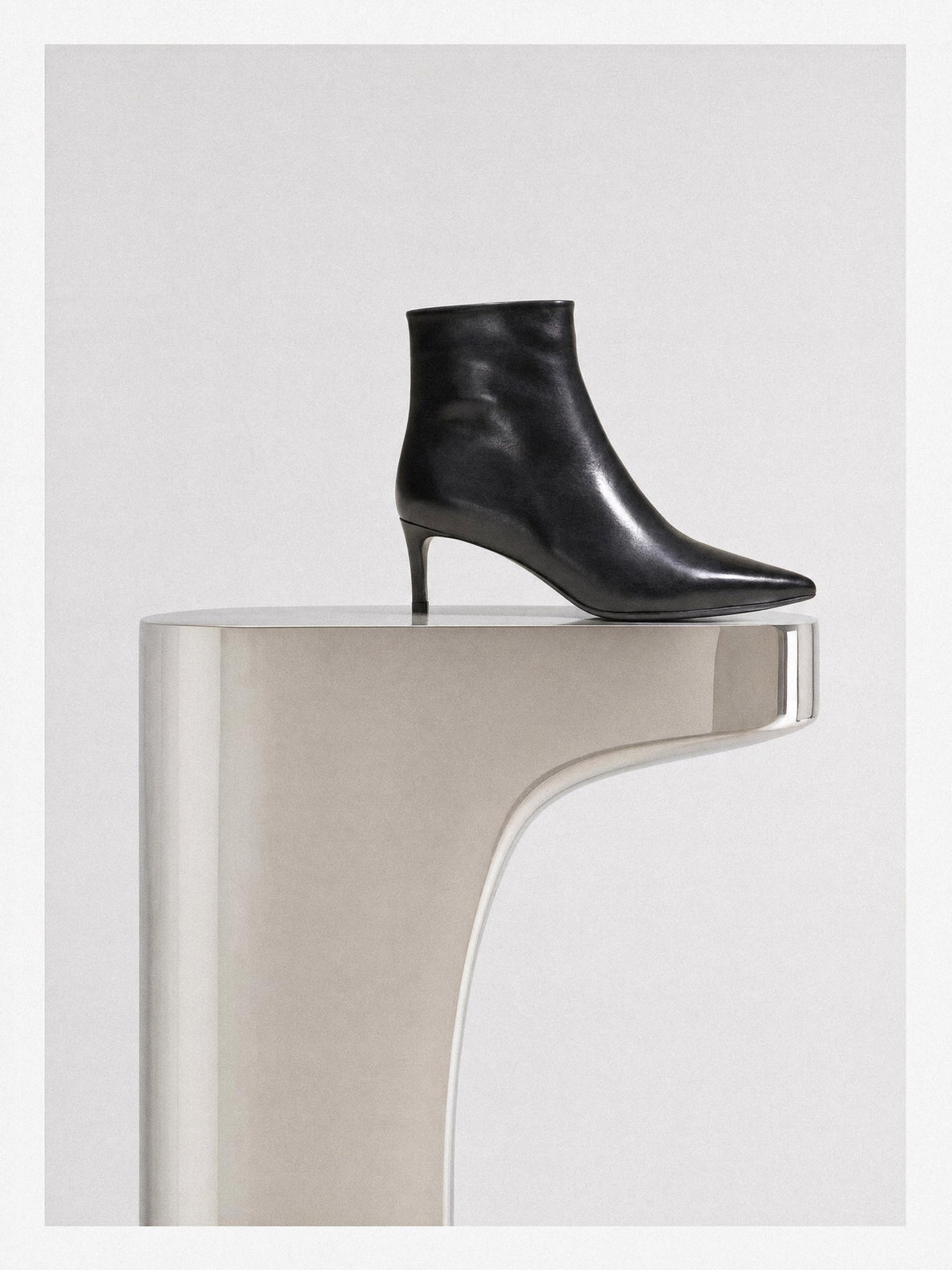 Bottines à talon et bout pointu Noura Low Black Calf