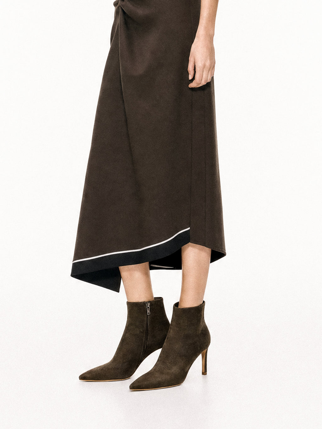 Bottines à talon et bout pointu Noura Kaki Suede