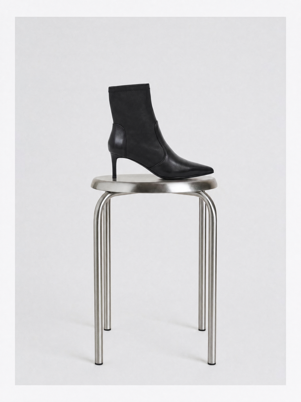Bottines en cuir stretch noir à petit talon et bout pointu Ophelia Low Black Calf