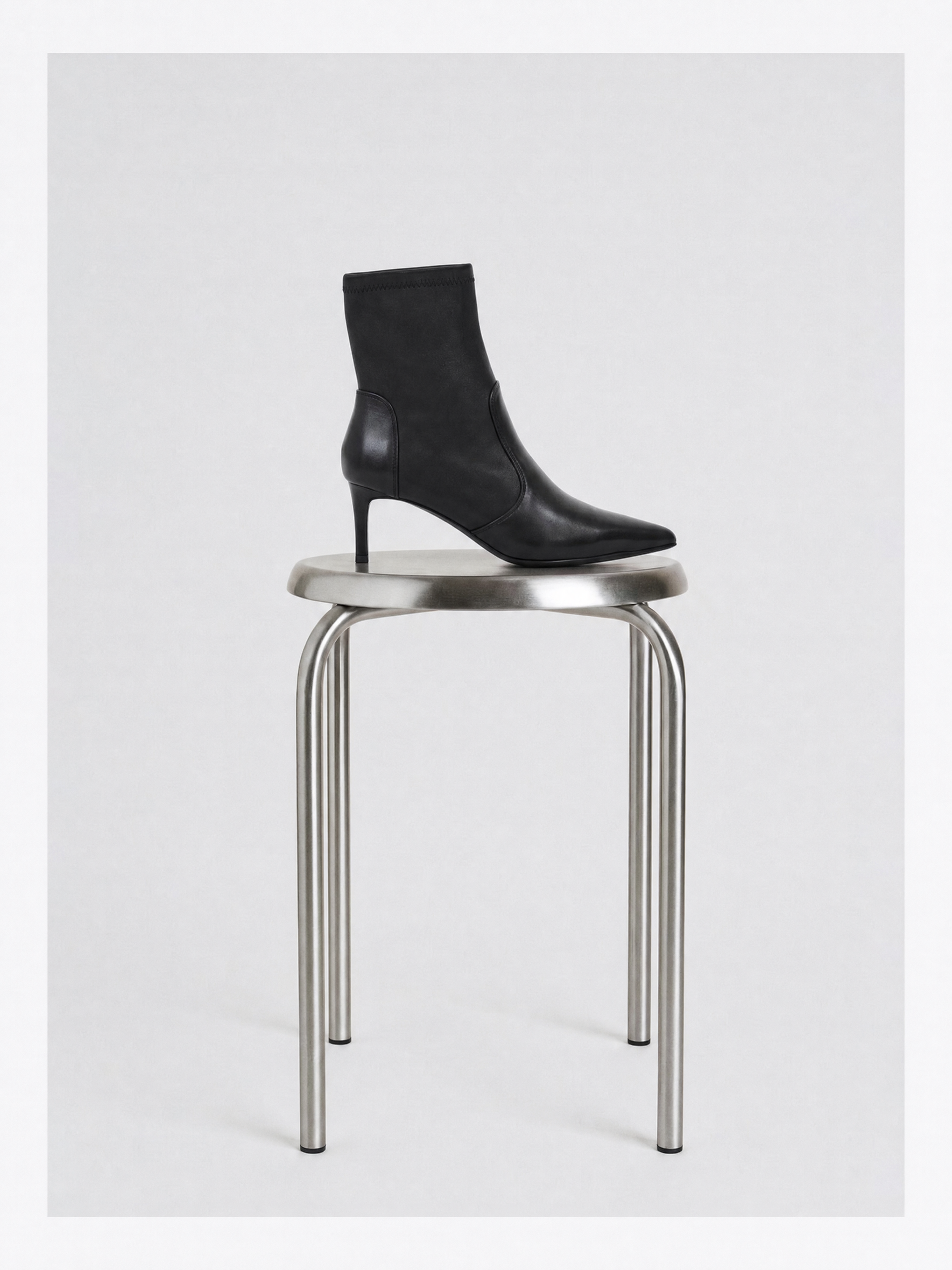 Bottines en cuir stretch noir à petit talon et bout pointu Ophelia Low Black Calf
