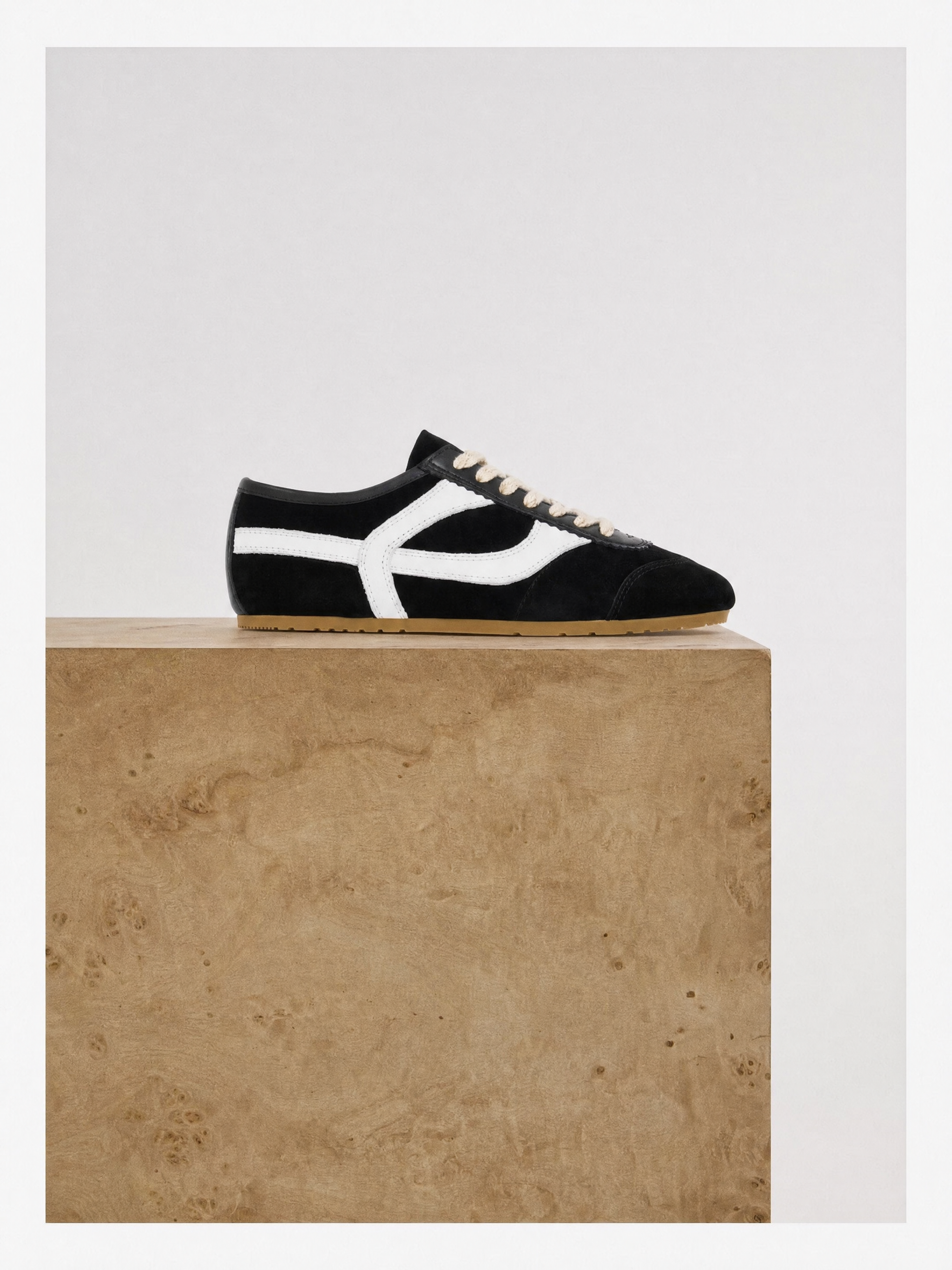 BASKETS EN DAIM NOIR PAOLA BLACK AND WHITE