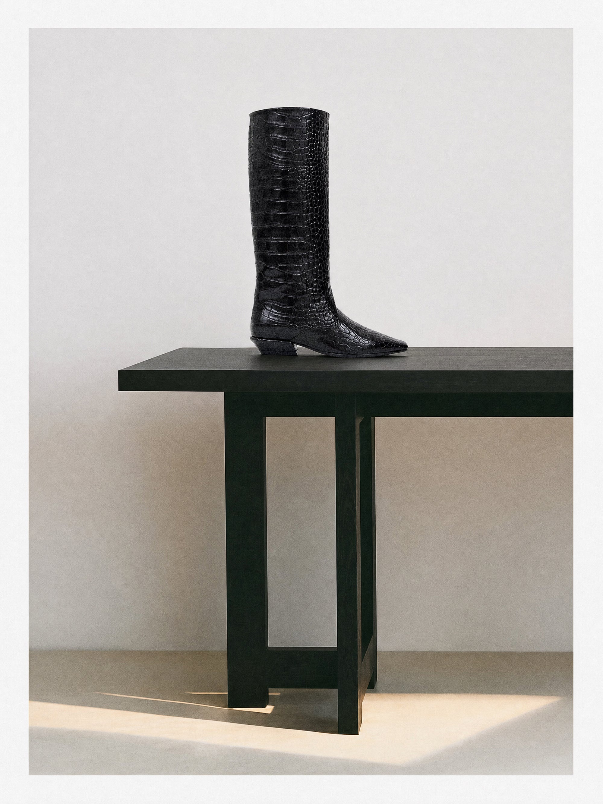 Bottes cavalières en cuir noir façon croco Sargent Black Croc