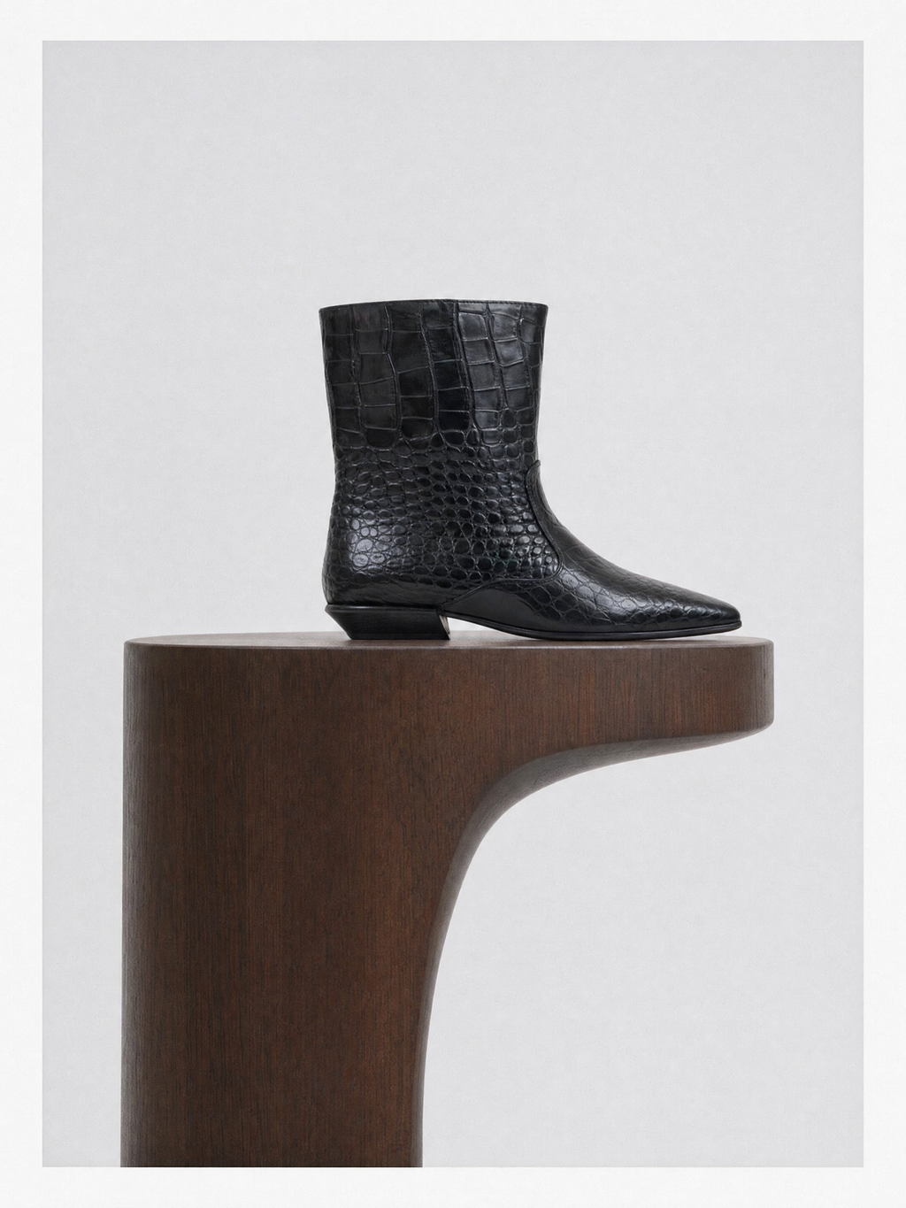 Bottines à petit talon en cuir noir façon croco Tamy Black Croc