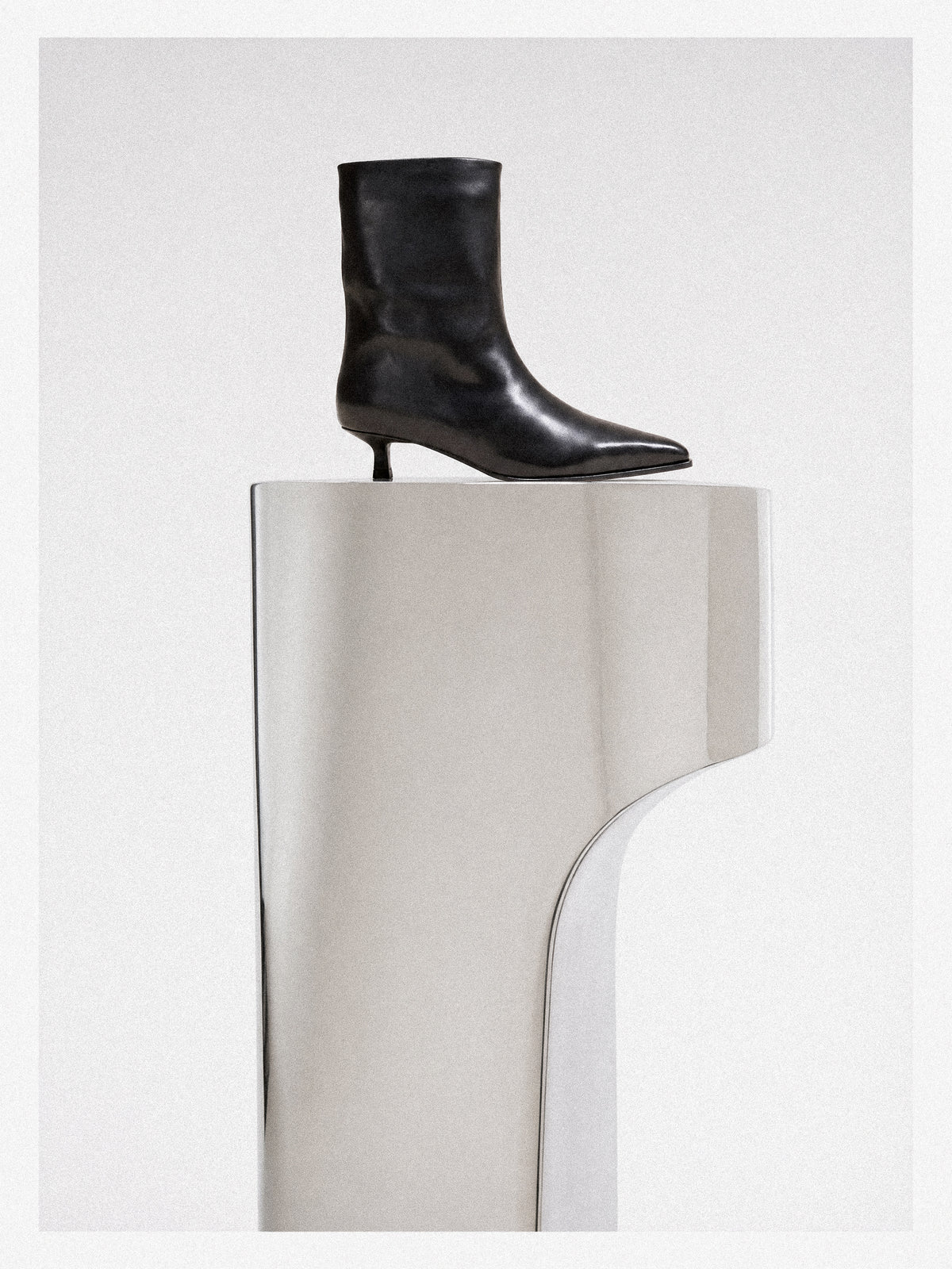 WRIGHT BLACK ANKLE BOOTS WITH SMALL HEEL AND POINTED TOE