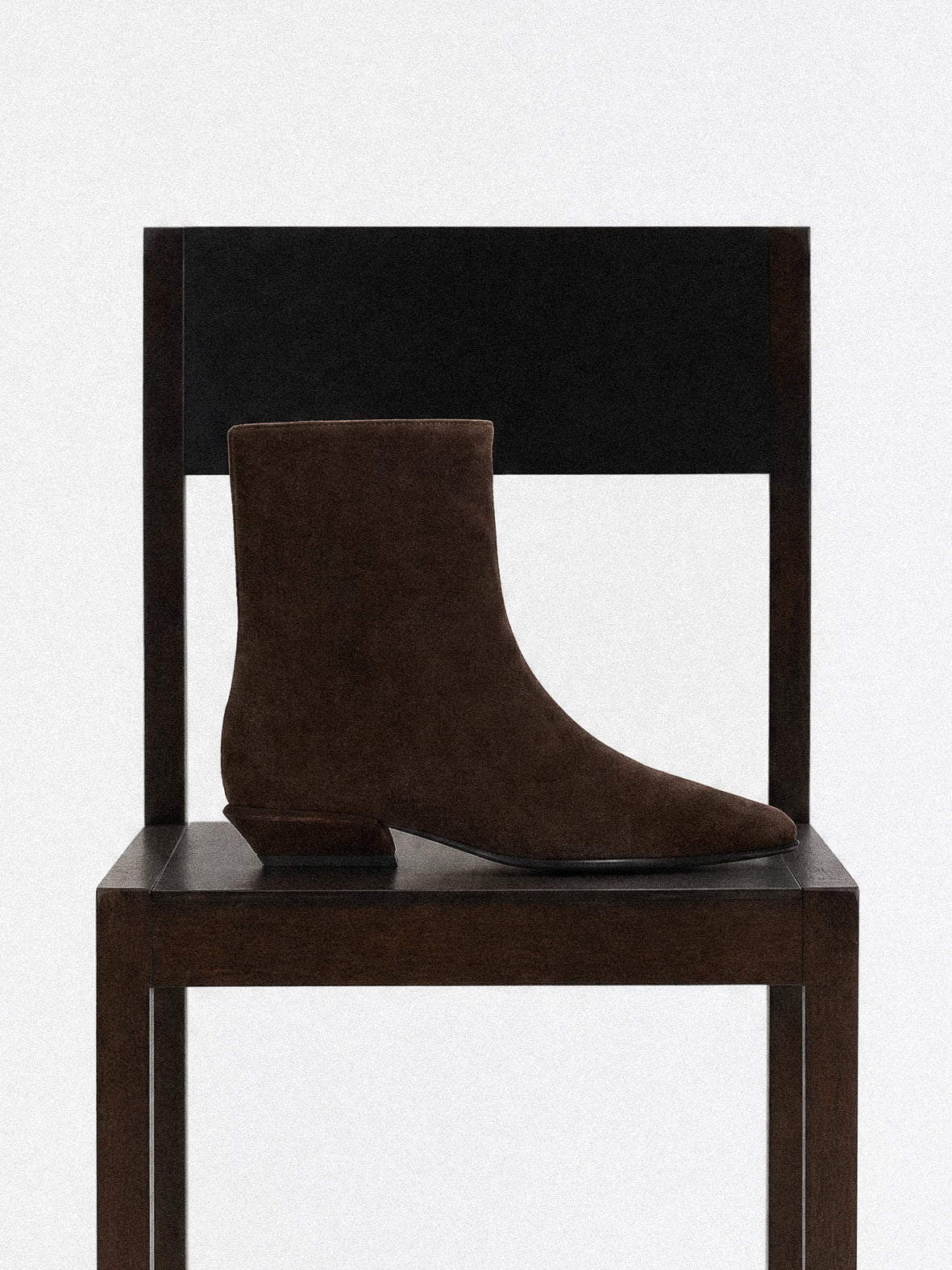 Bottines à petit talon en daim chocolat Tamy Chocolate Suede