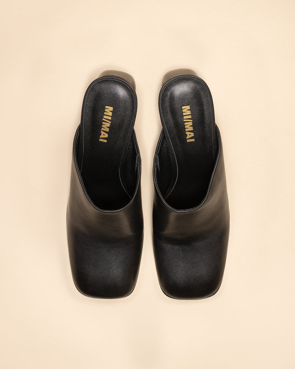 Mule sabot à talon haut en cuir noir Junya Black