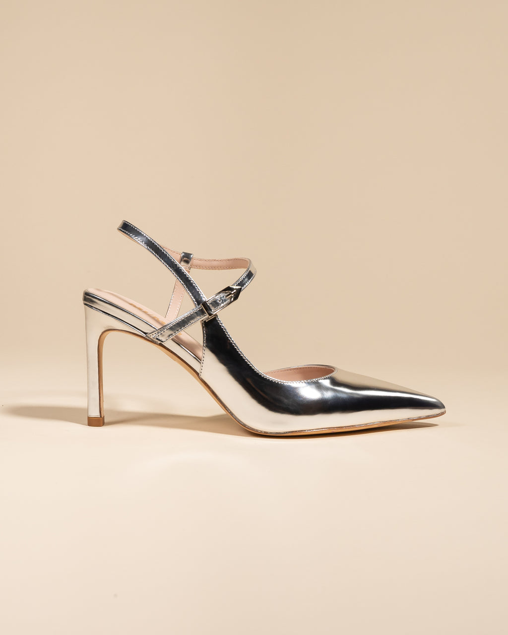 Escarpin sling back à bout pointu et bride en cuir argenté Emy Silver Mirror