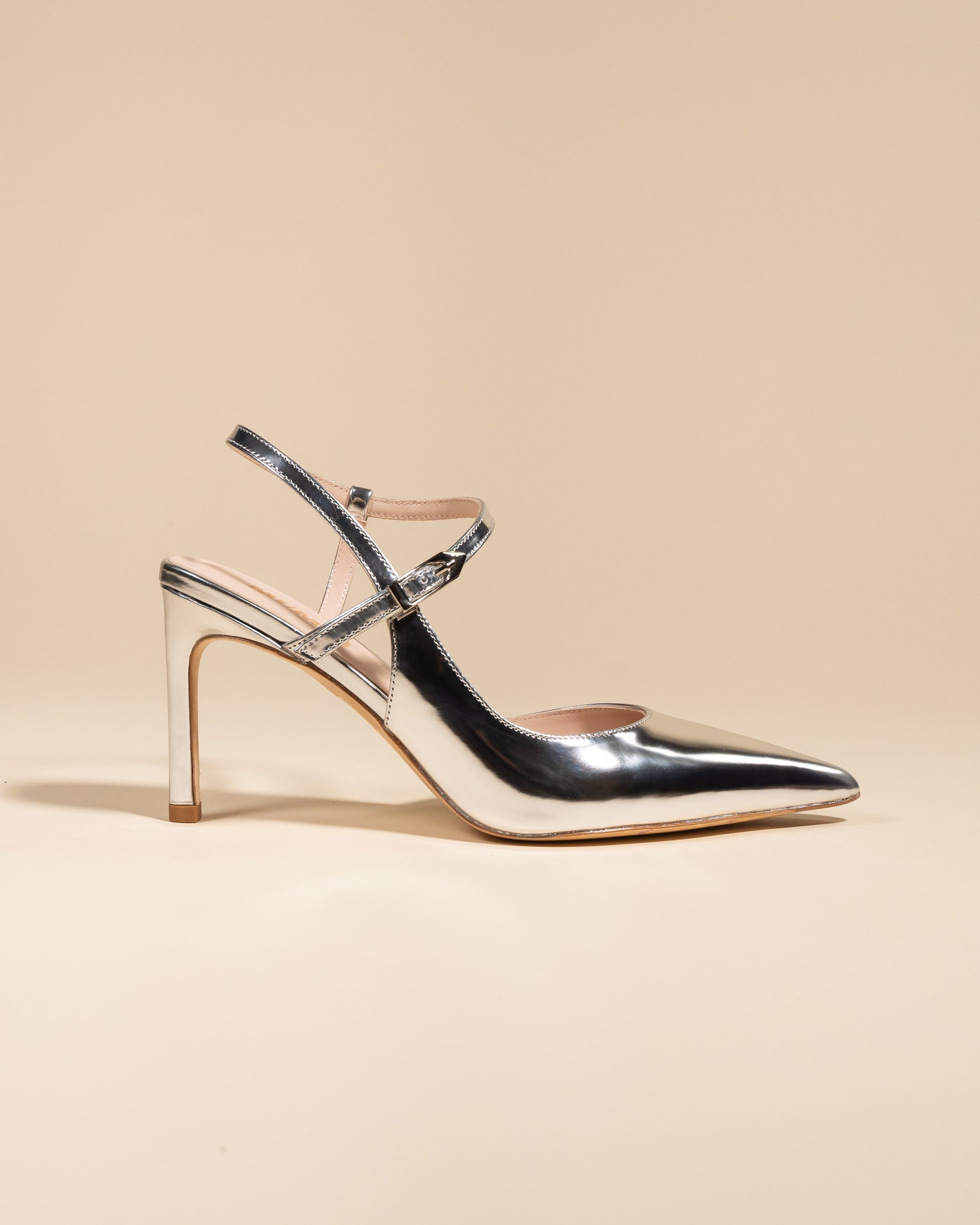 Escarpin sling back à bout pointu et bride en cuir argenté Emy Silver Mirror