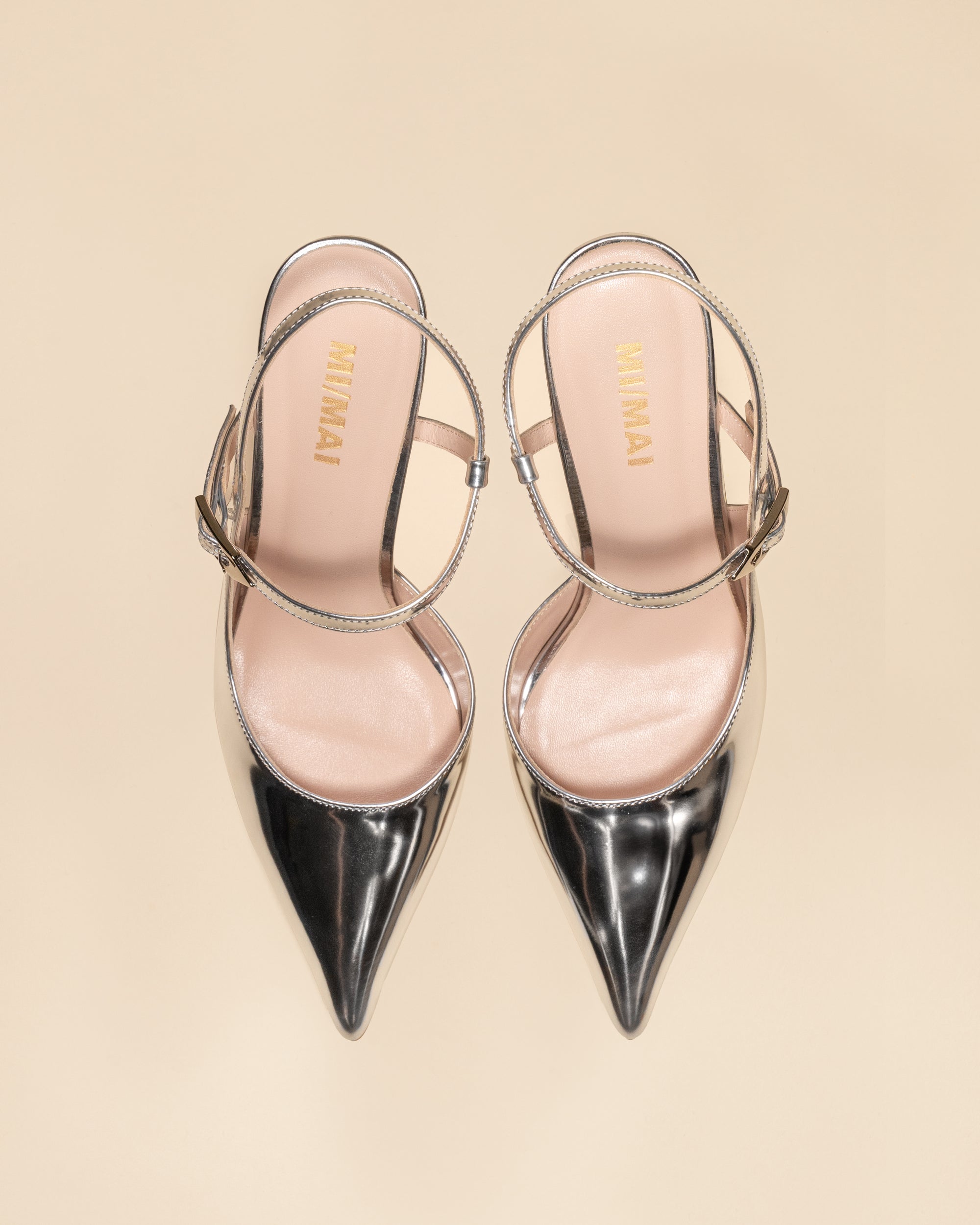 Escarpin sling back à bout pointu et bride en cuir argenté Emy Silver Mirror