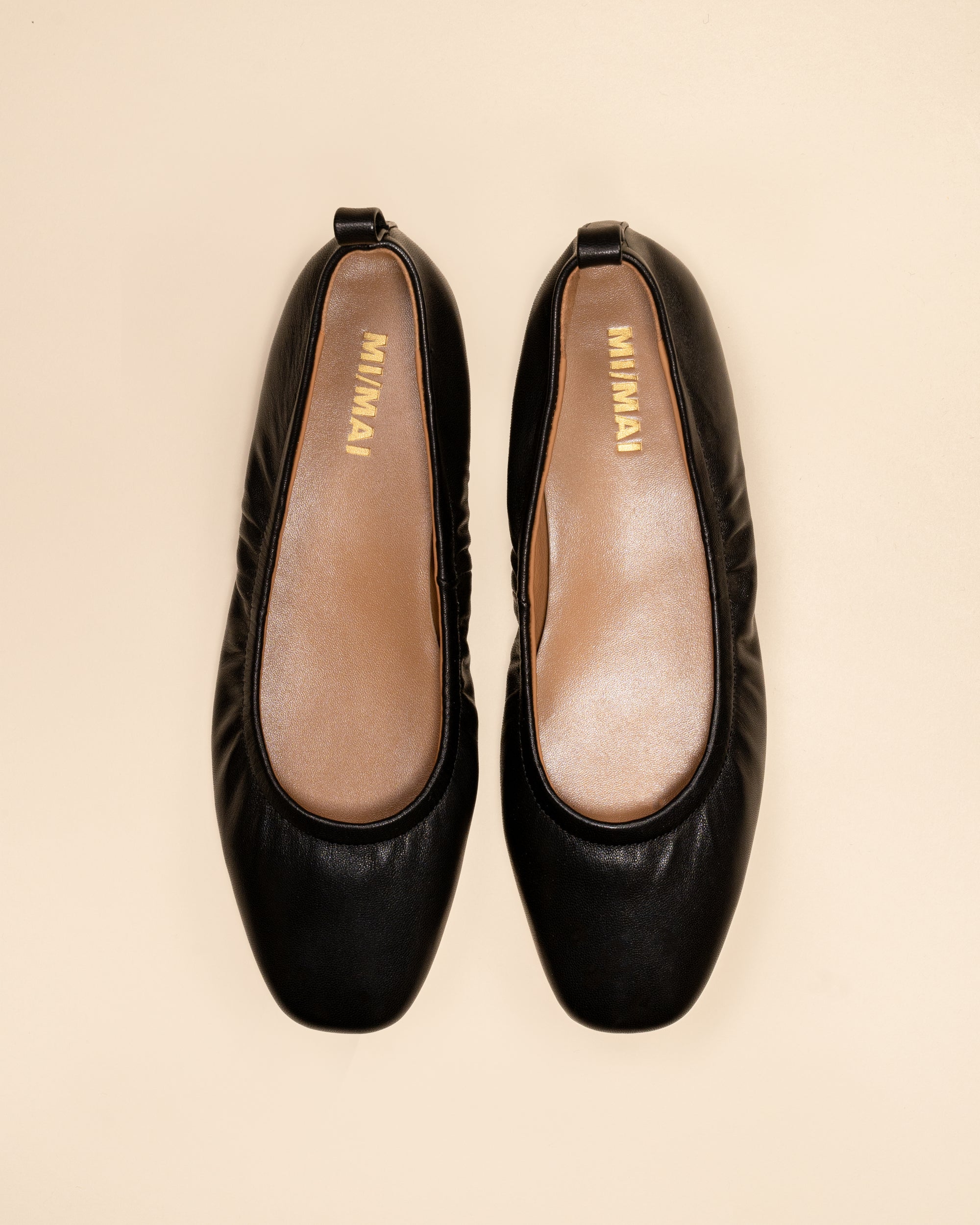 Ballerine en cuir noir à fronces et chaine dorée à la cheville Frida Black Chain