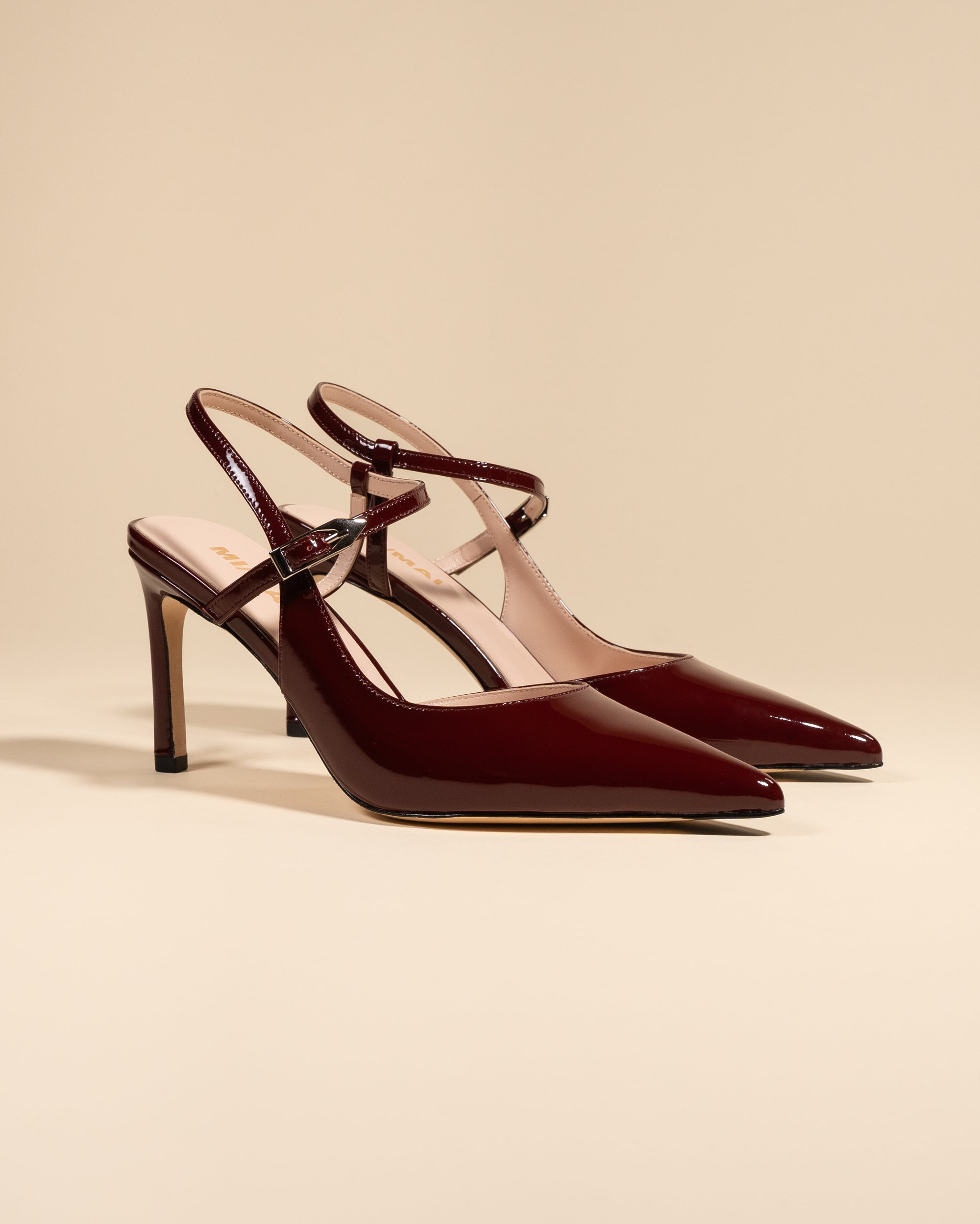 Escarpin sling back à bout pointu et bride en cuir verni bordeaux Emy Burgundy Patent