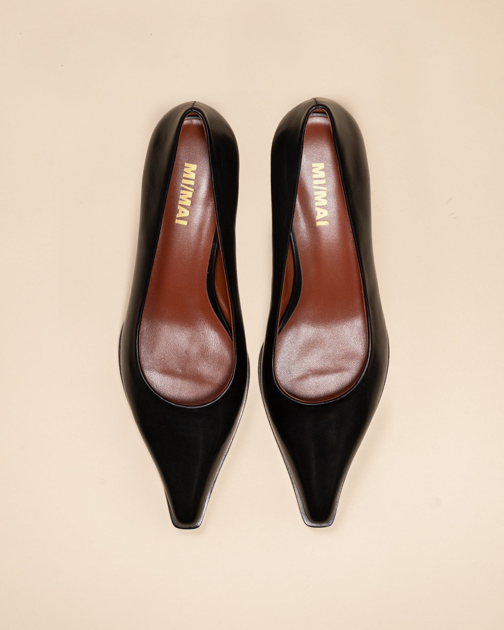 Escarpin à bout pointu et petit talon bobine en cuir noir Ray Black