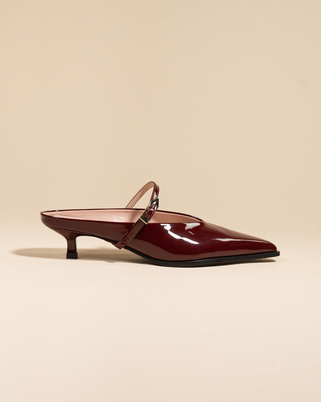 Escarpin-mule pointu et petit talon bobine en cuir verni bordeaux Suzanne Burgundy Patent