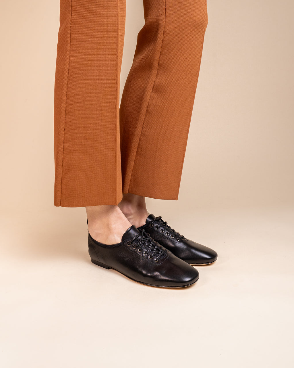 Derby slip-on plate en cuir noir souple Serge Black