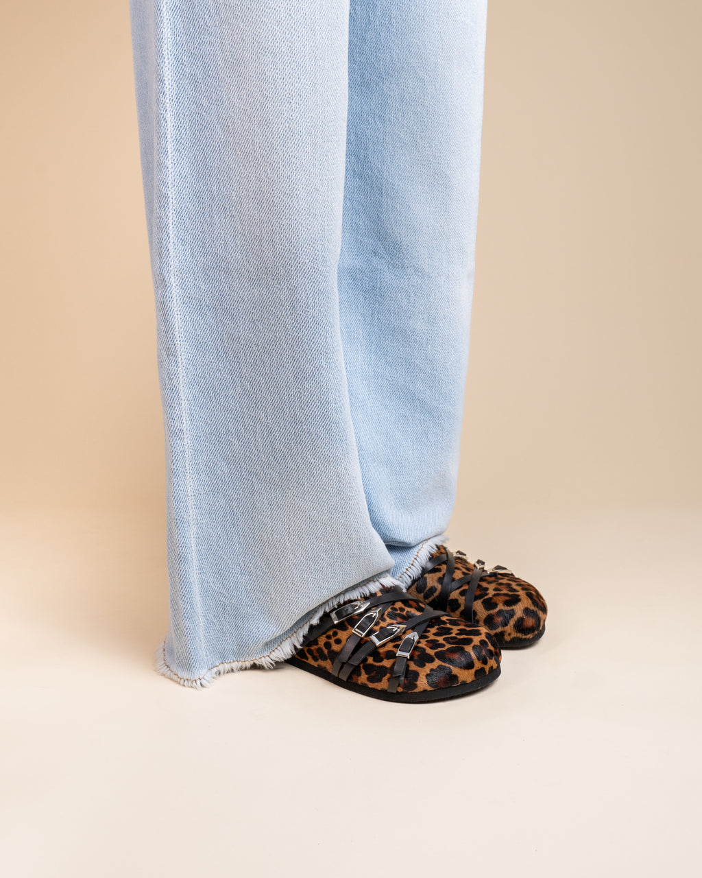 Mules sabots à brides et boucles à imprimé léopard Toledo Léo