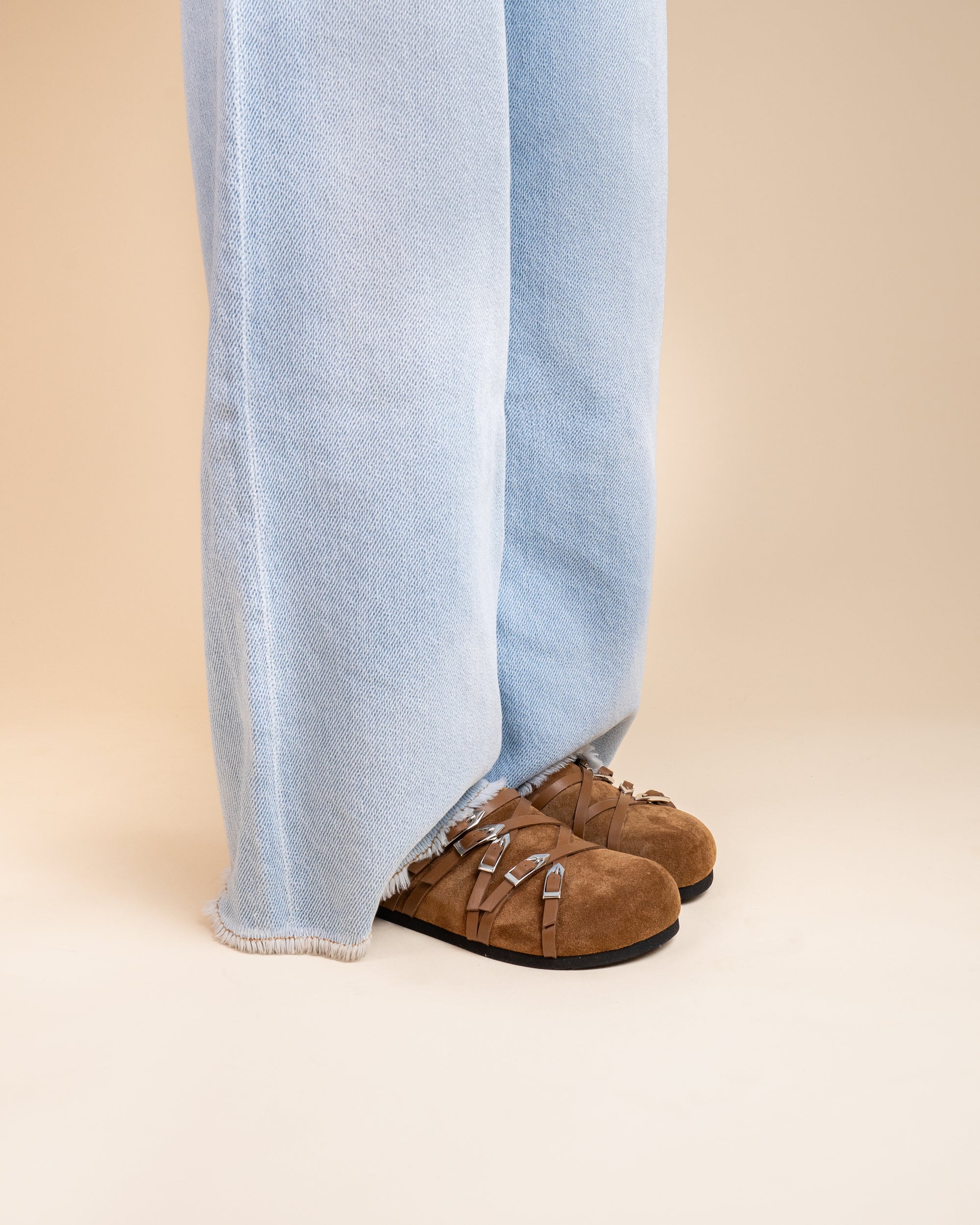 Mules sabots à brides et boucles en daim marron Toledo Brown Suede