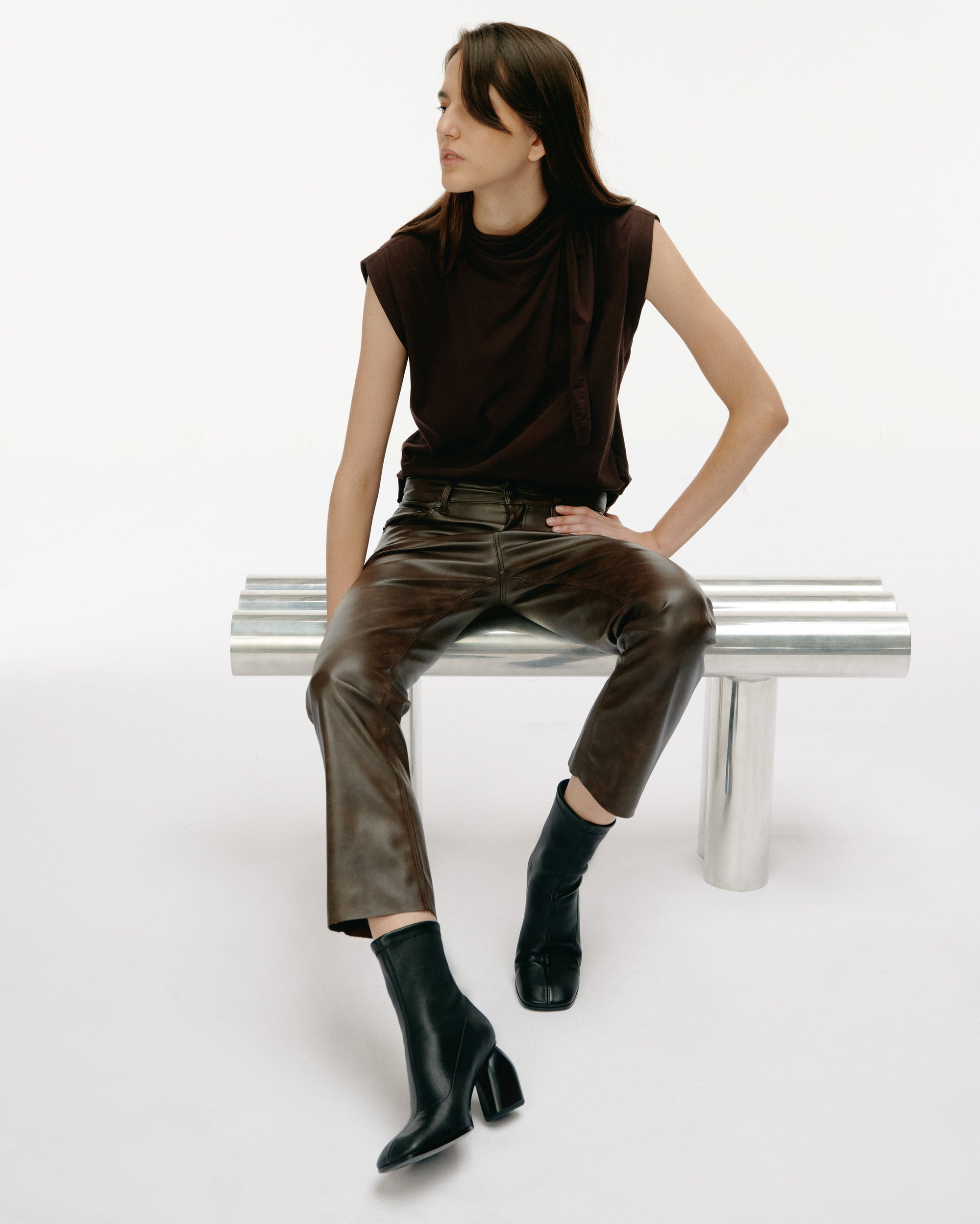 BOTTINES A TALON HAUT ET BOUT CARRE RASMUS HIGH BLACK LAMB