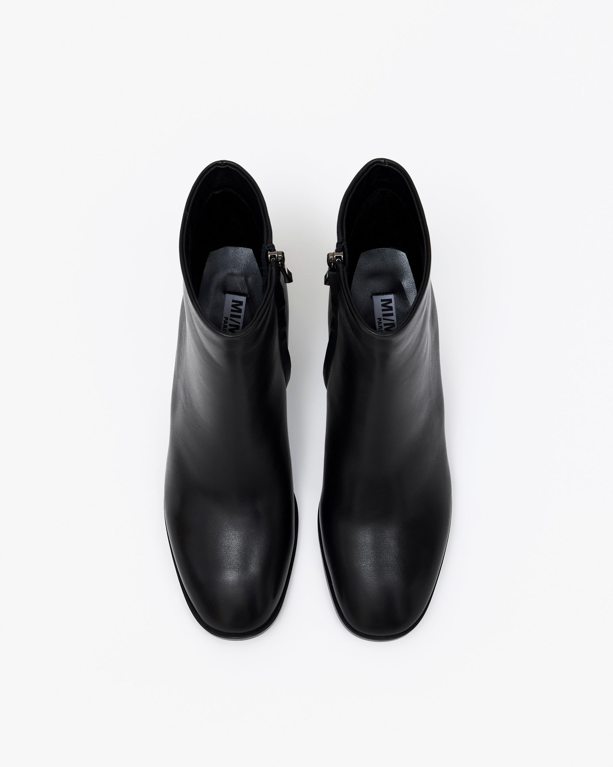 Bottines en cuir noir à talon et bout rond Naoto Black