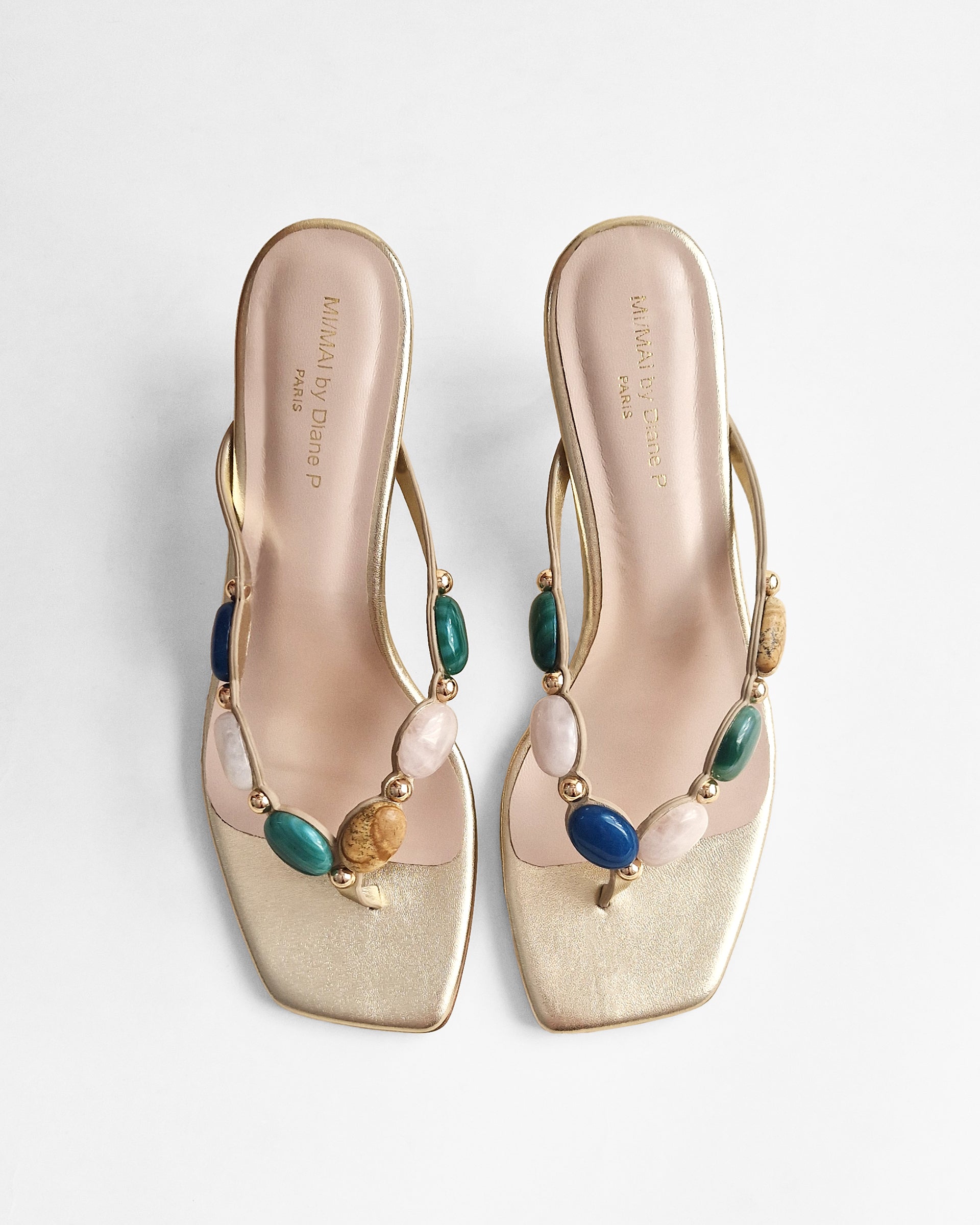 Tongs à talon bas en cuir doré à cabochons multicolores Sintra Gold