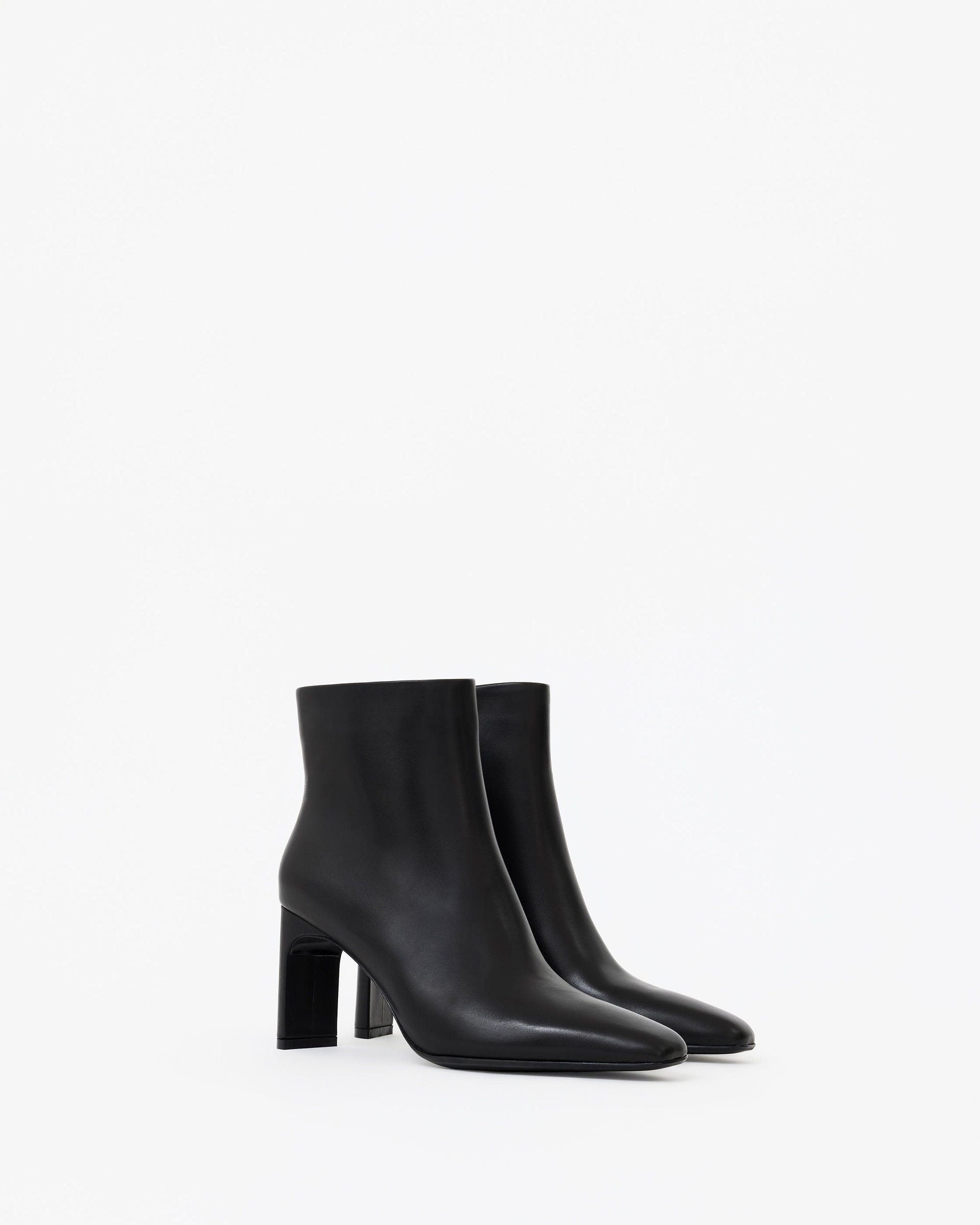 Bottines en cuir noir à talon droit et bout effilé Niels Black