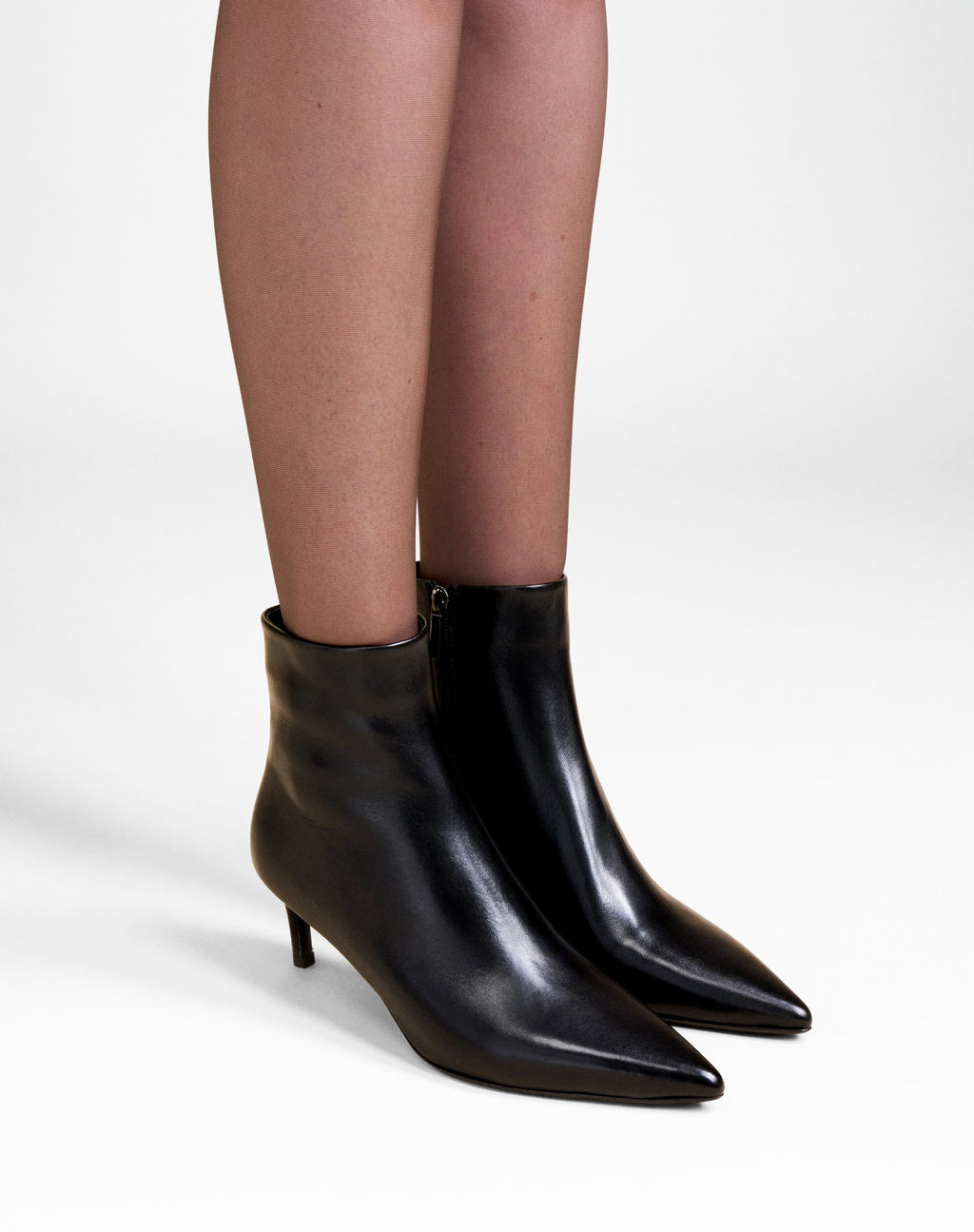 Bottines à talon et bout pointu Noura Low Black Calf
