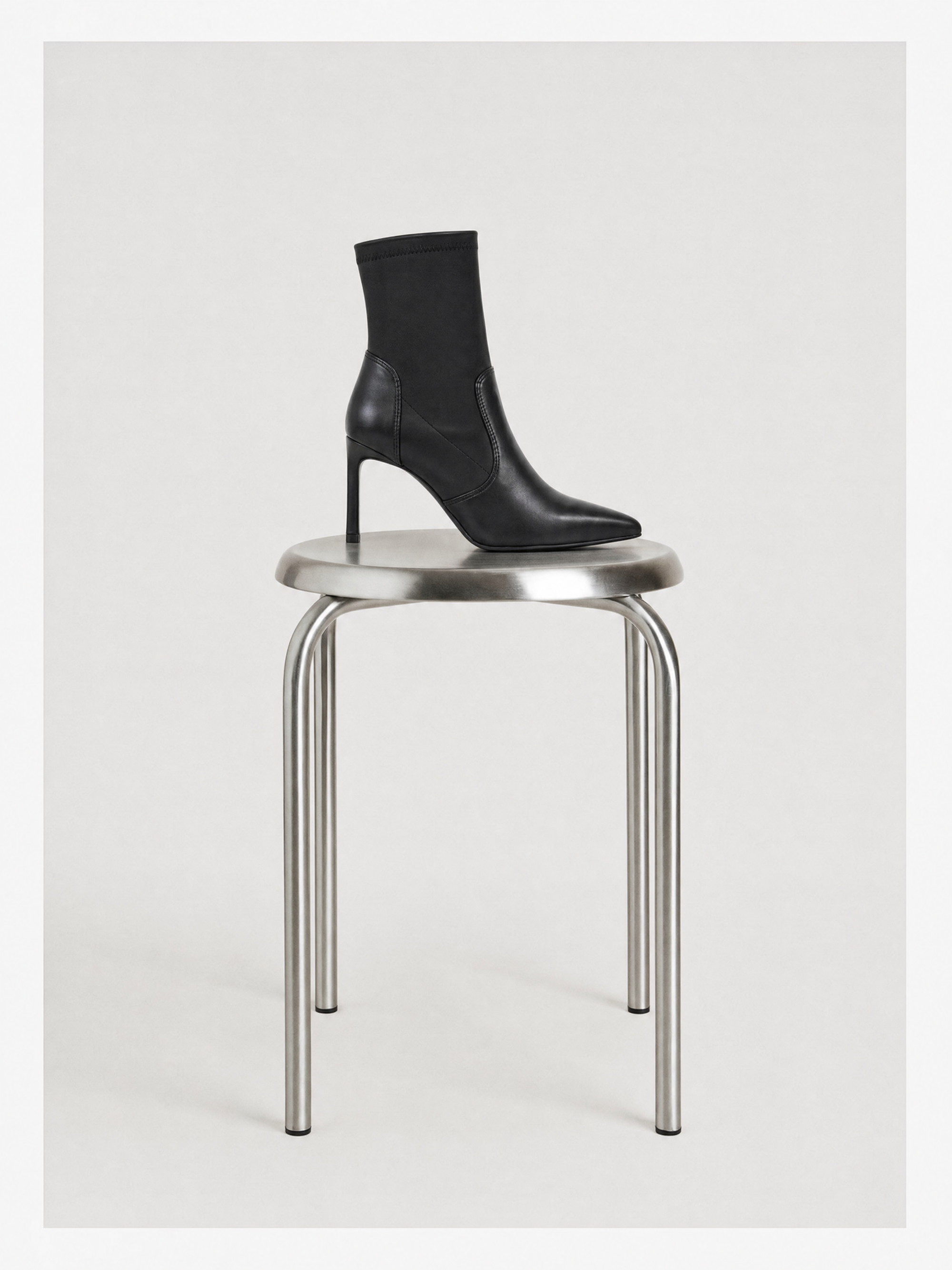 Bottines en cuir stretch noir à talon et bout pointu Ophelia Black Calf
