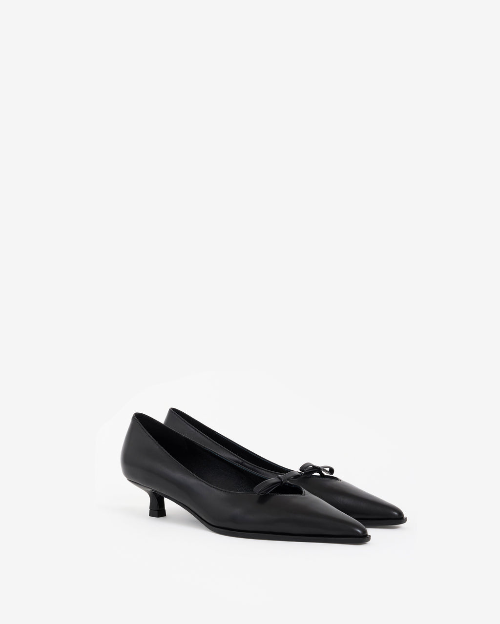 Escarpin à bout pointu, ornement nœud et petit talon bobine en cuir noir Preston Black