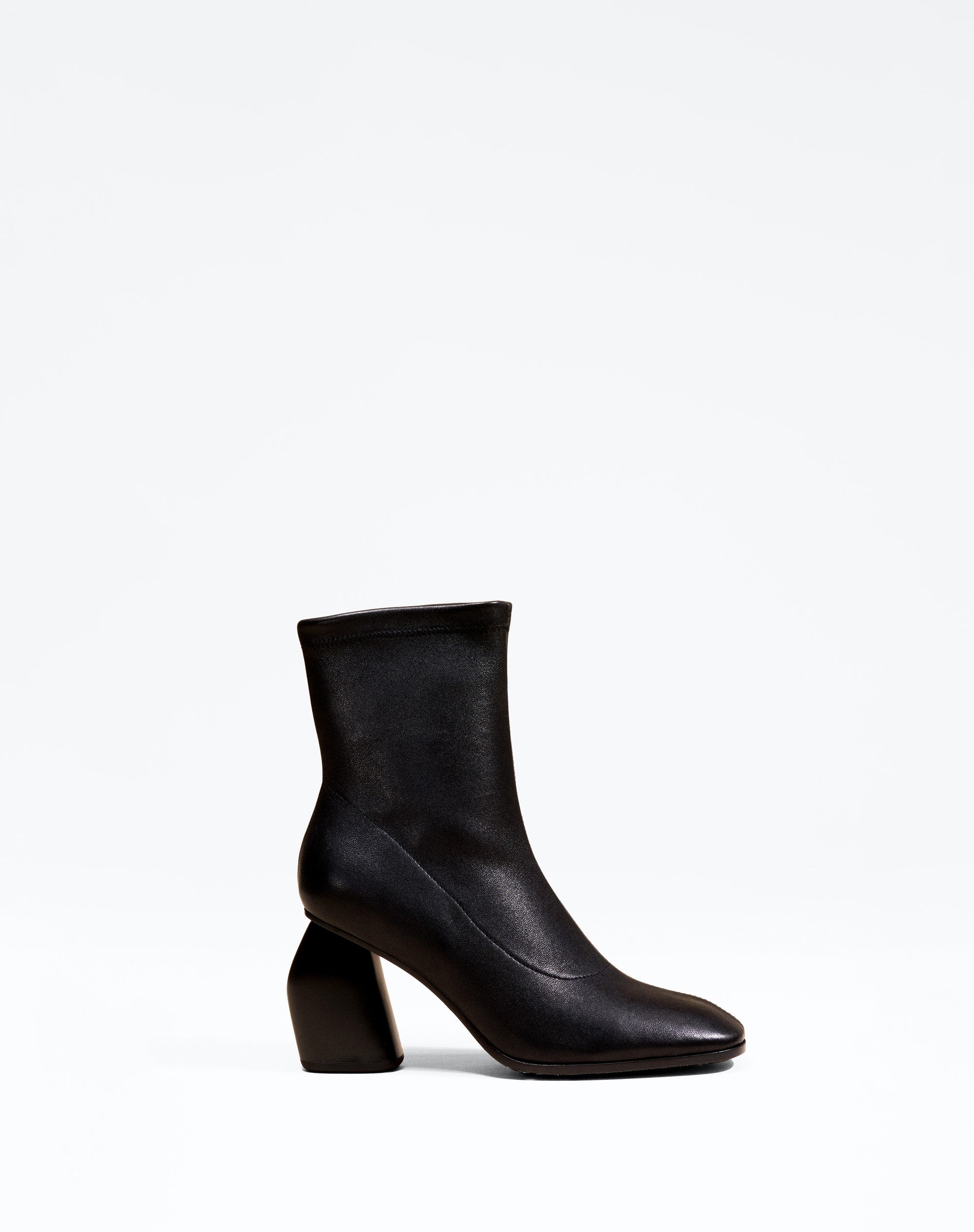 BOTTINES A TALON HAUT ET BOUT CARRE RASMUS HIGH BLACK LAMB
