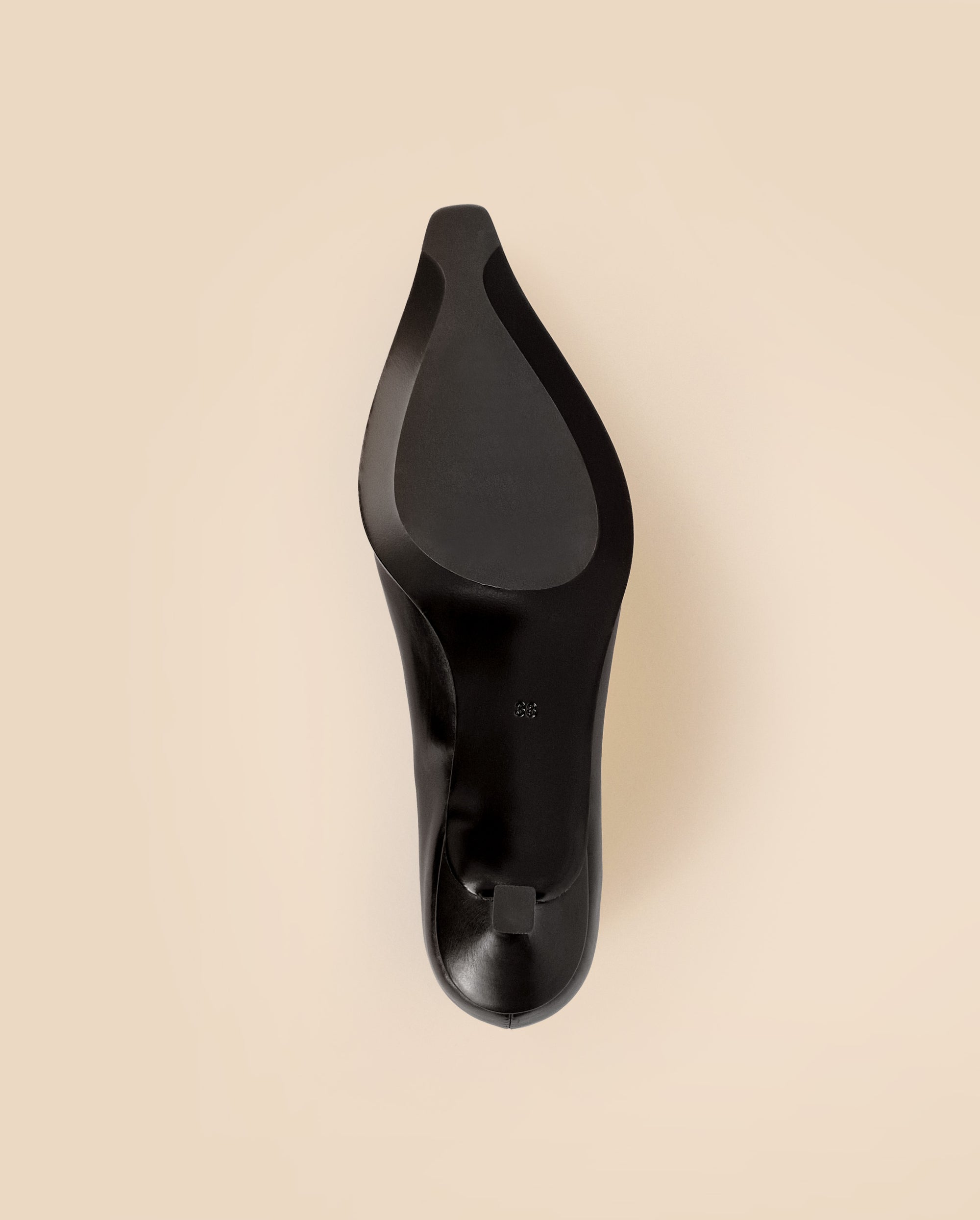 Escarpin à bout pointu et petit talon bobine en cuir noir Ray Black