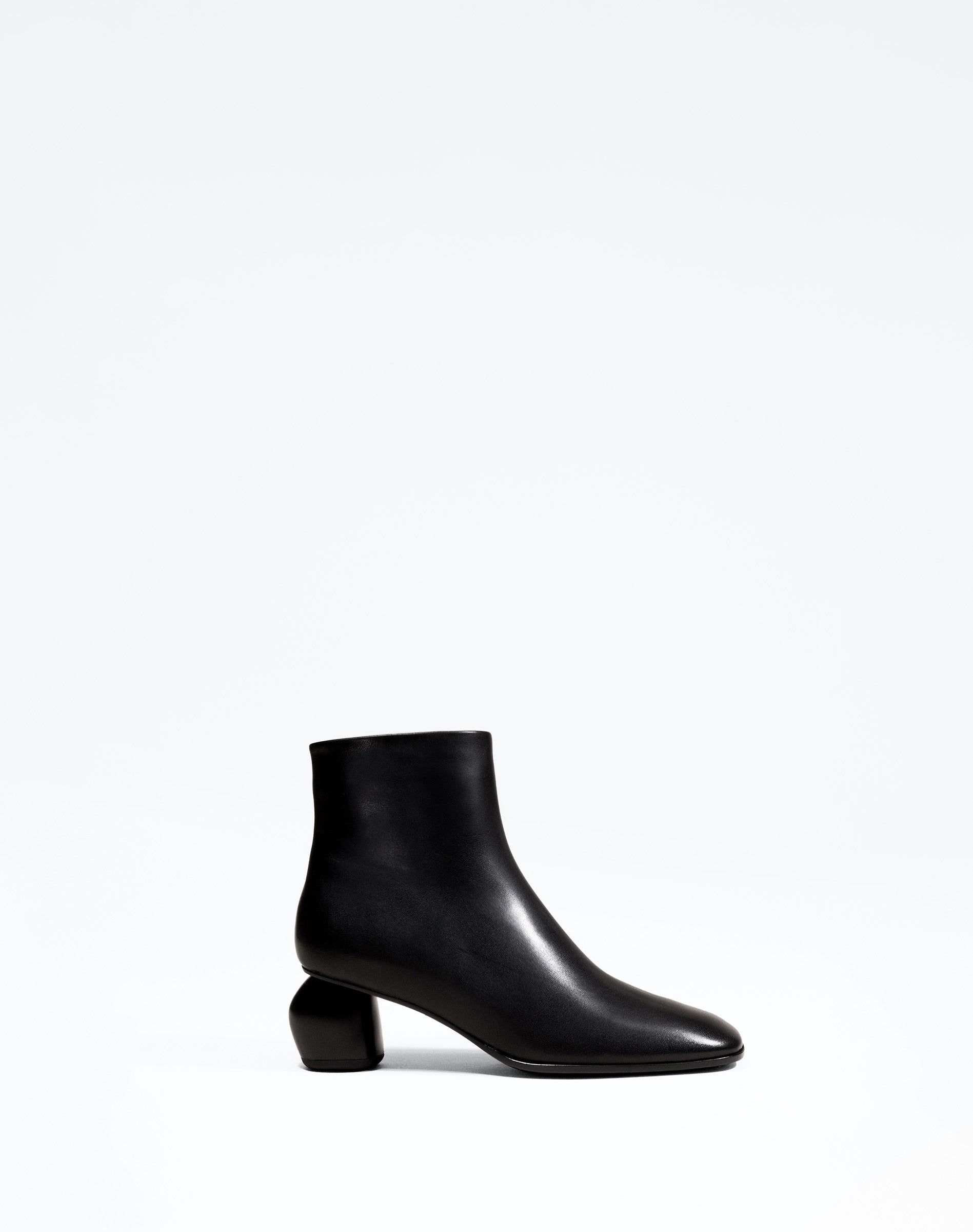 TADAO BLACK SQUARE-TOE, LOW-HEEL ANKLE BOOTS