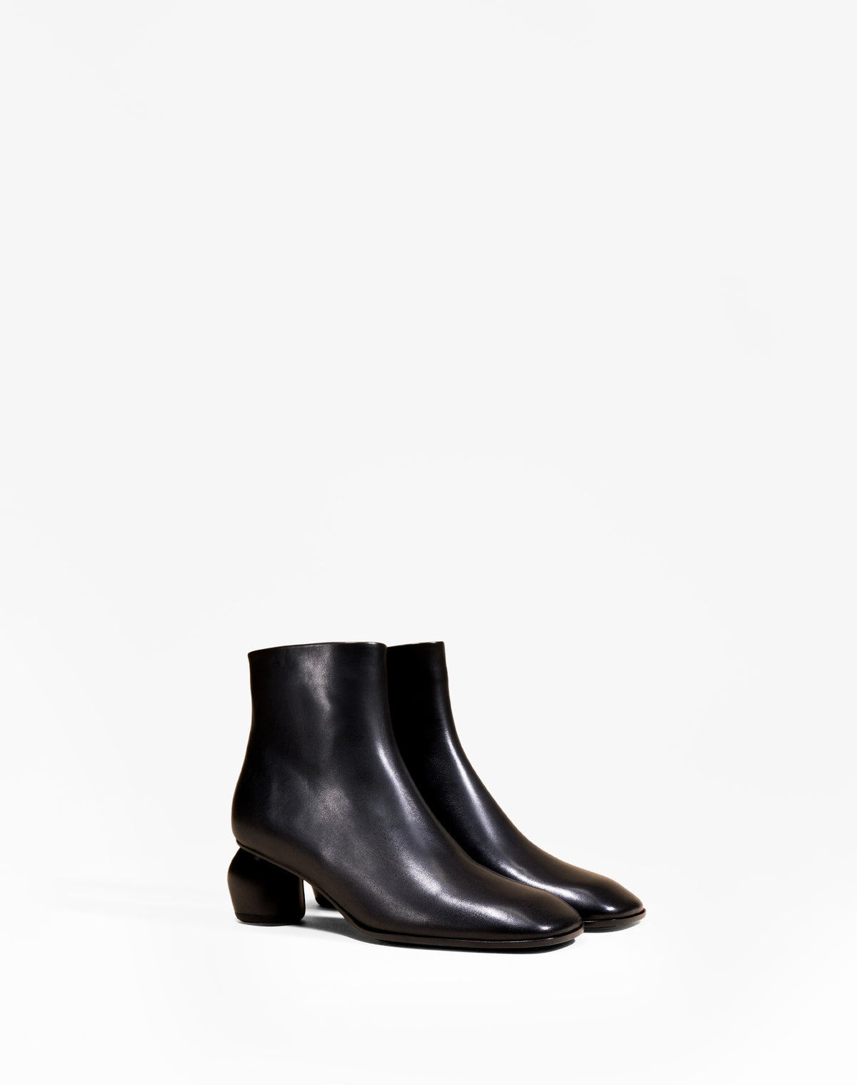 BOTTINES NOIRES A BOUT CARRE ET TALON BAS TADAO BLACK