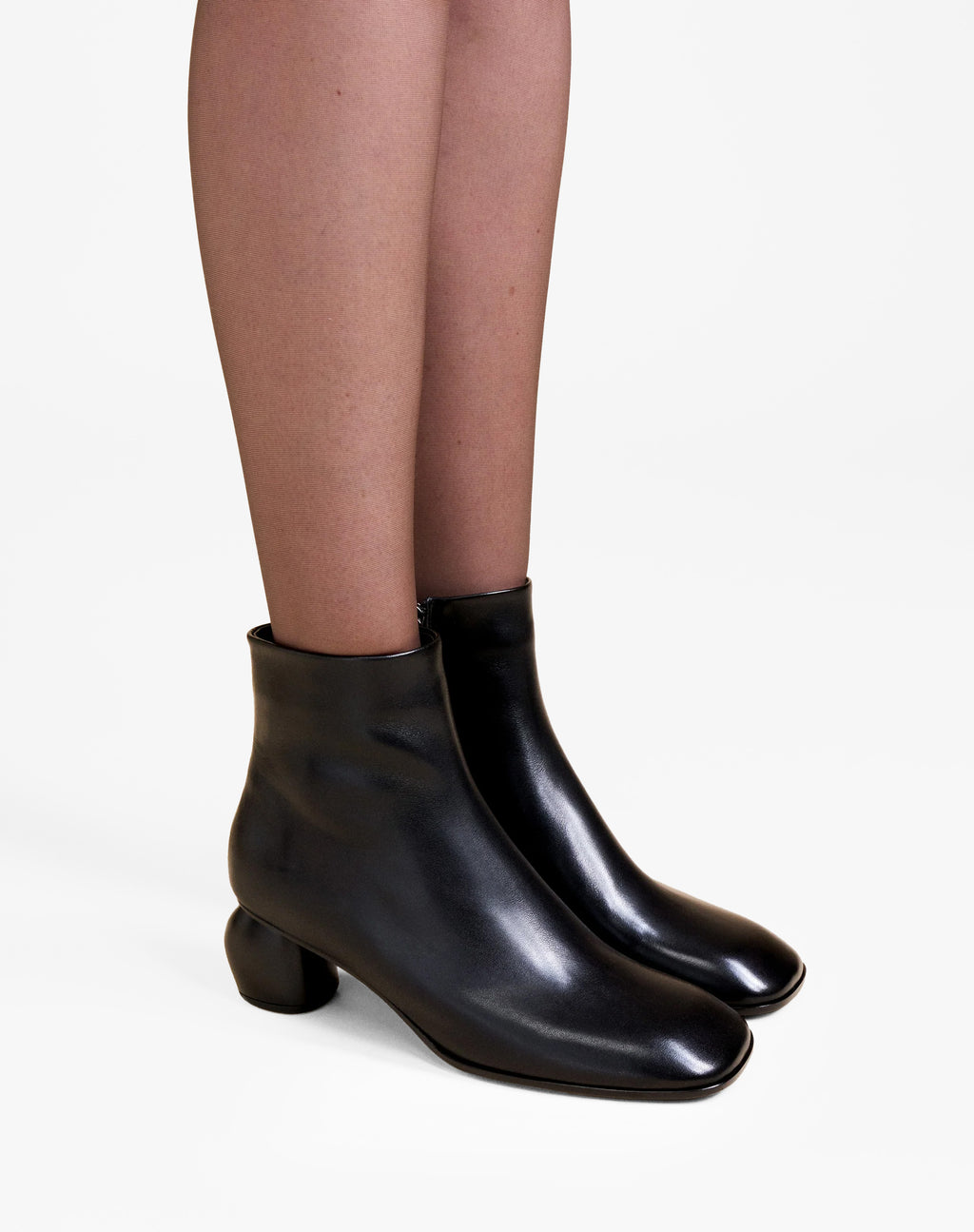 BOTTINES NOIRES A BOUT CARRE ET TALON BAS TADAO BLACK