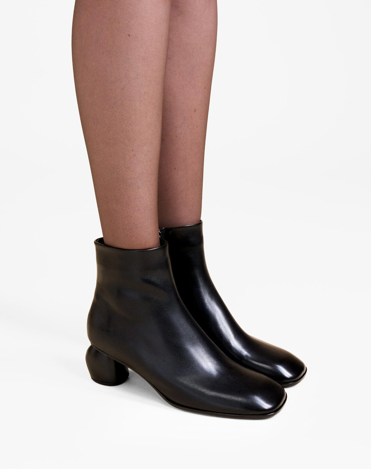 BOTTINES NOIRES A BOUT CARRE ET TALON BAS TADAO BLACK