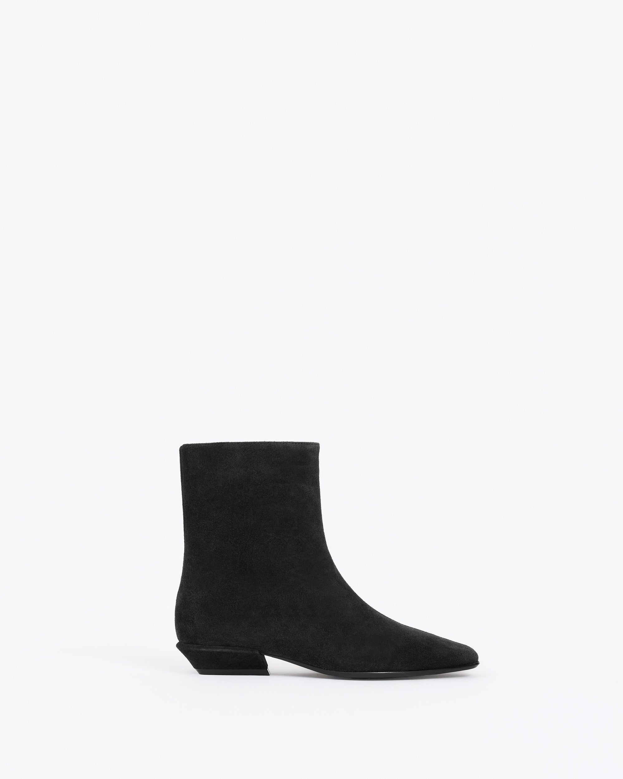Bottines à petit talon en daim chocolat Tamy Black Suede