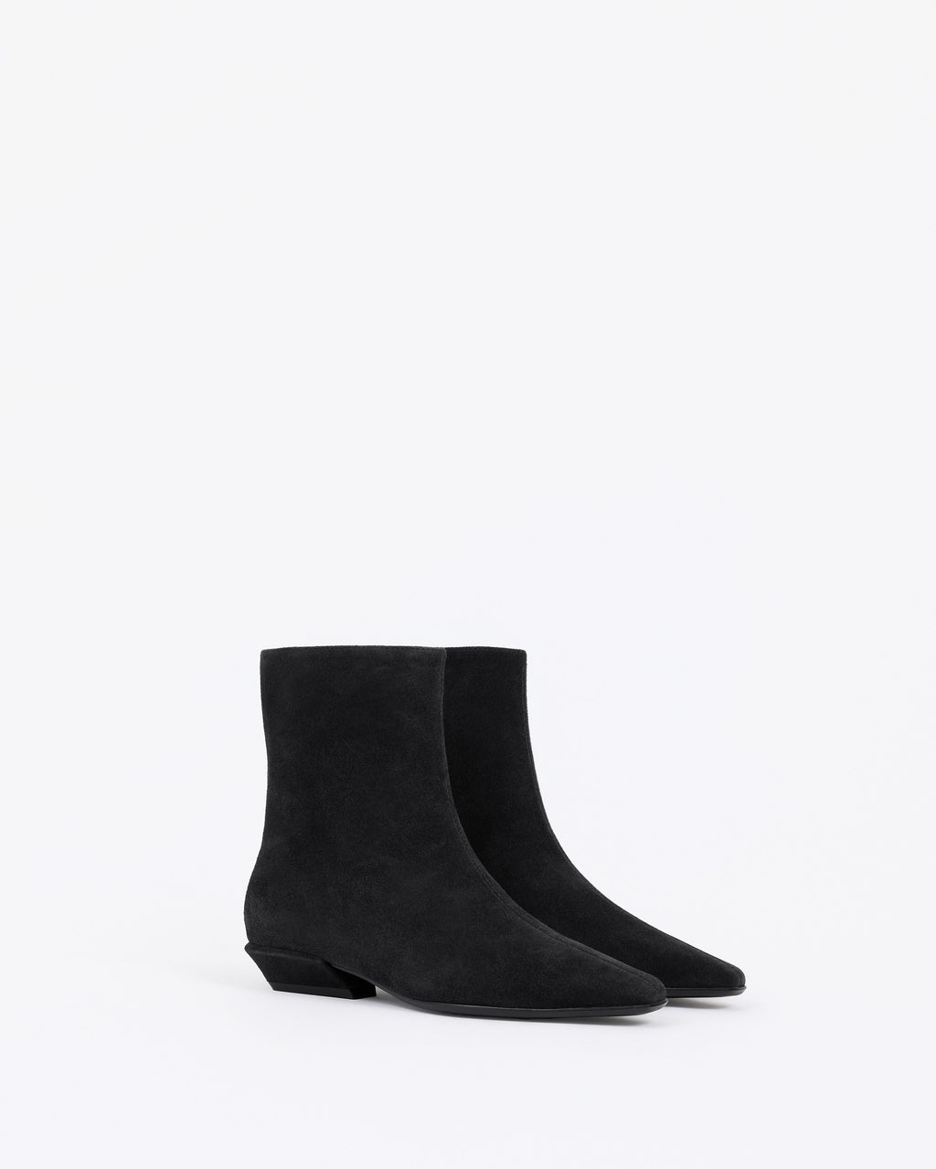 Bottines à petit talon en daim chocolat Tamy Black Suede